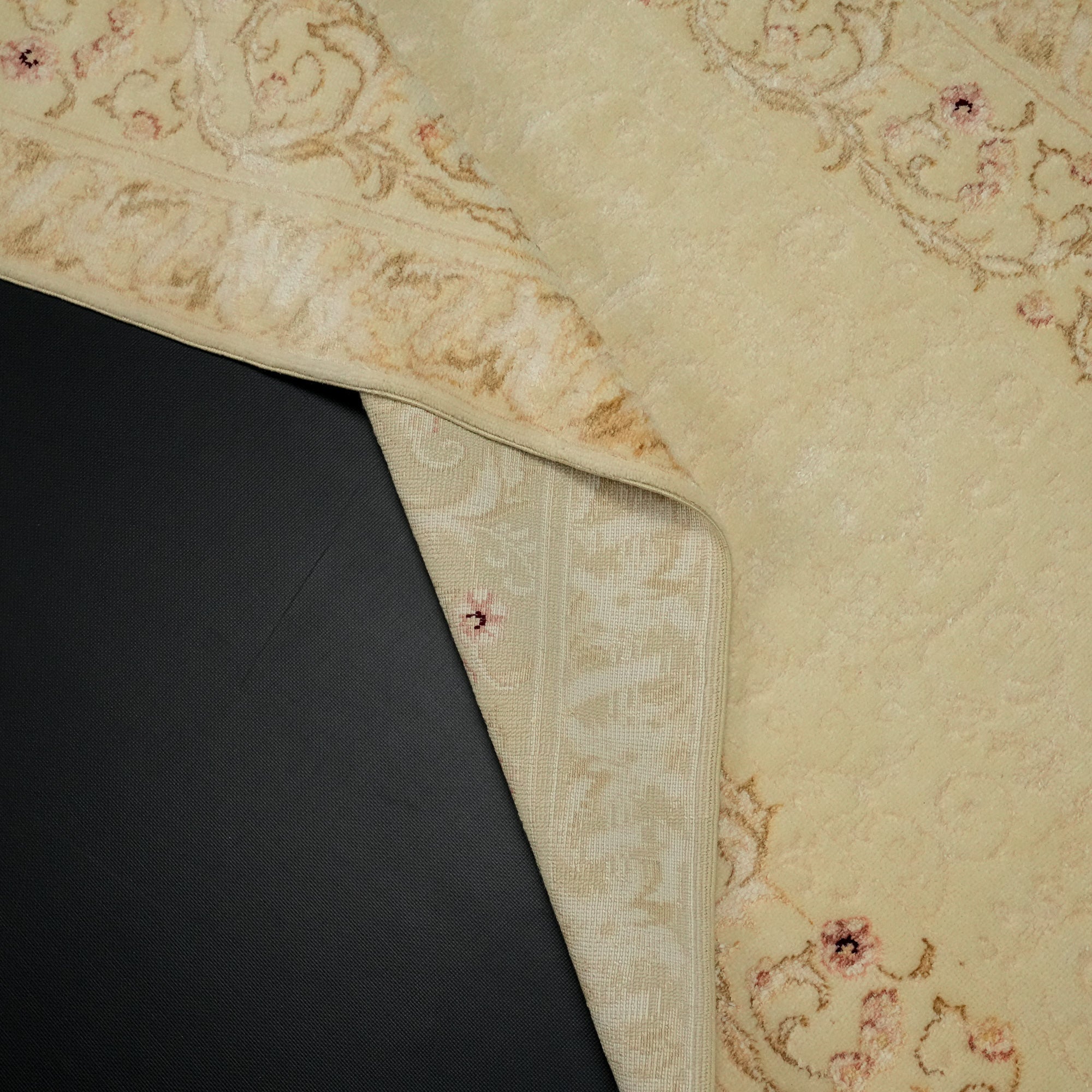 Hanzâde Serisi El Dokuma Çiçek Desenli Krem İpekli Halı