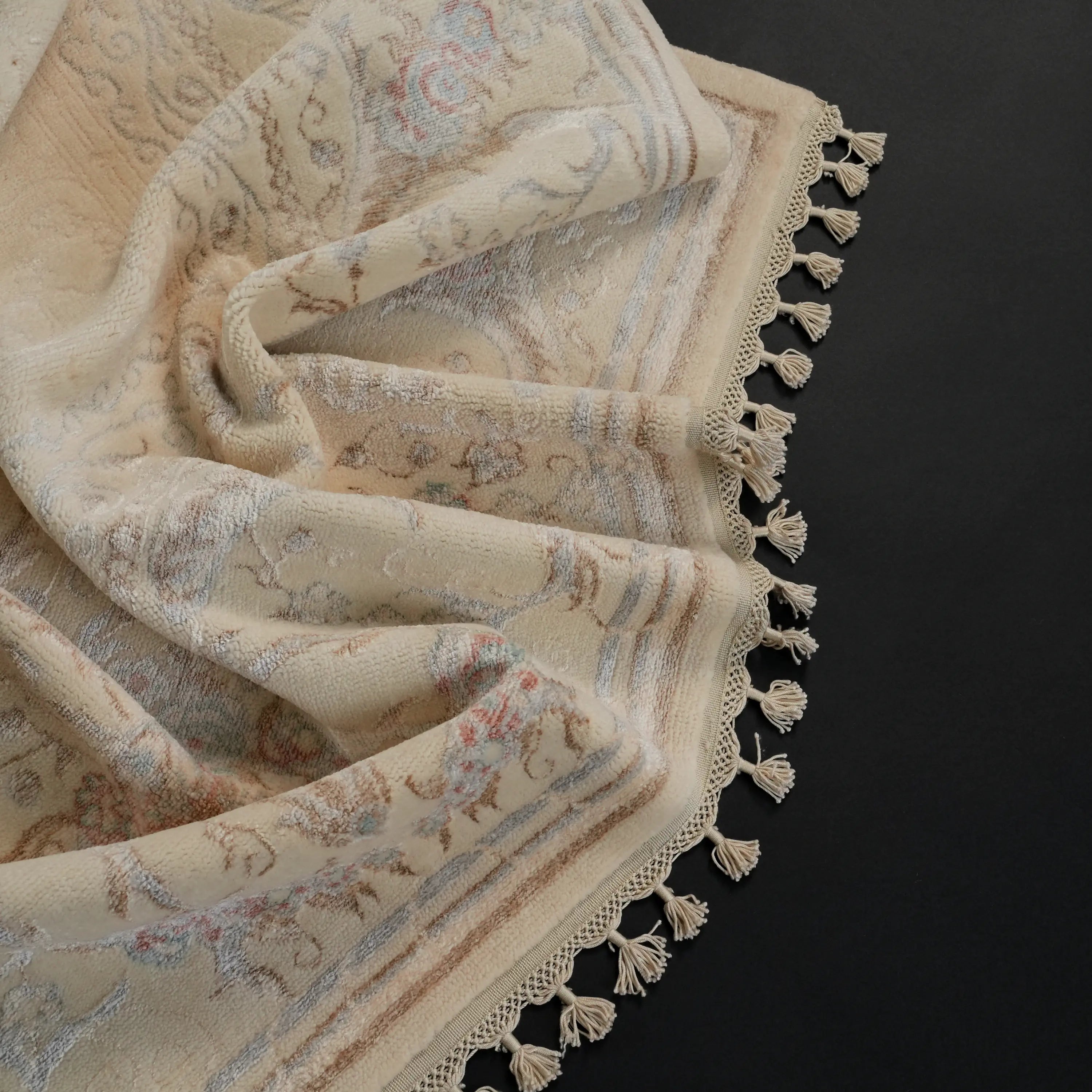 Hanzâde Series Handwoven Flower Pattern Cream Wool Rug