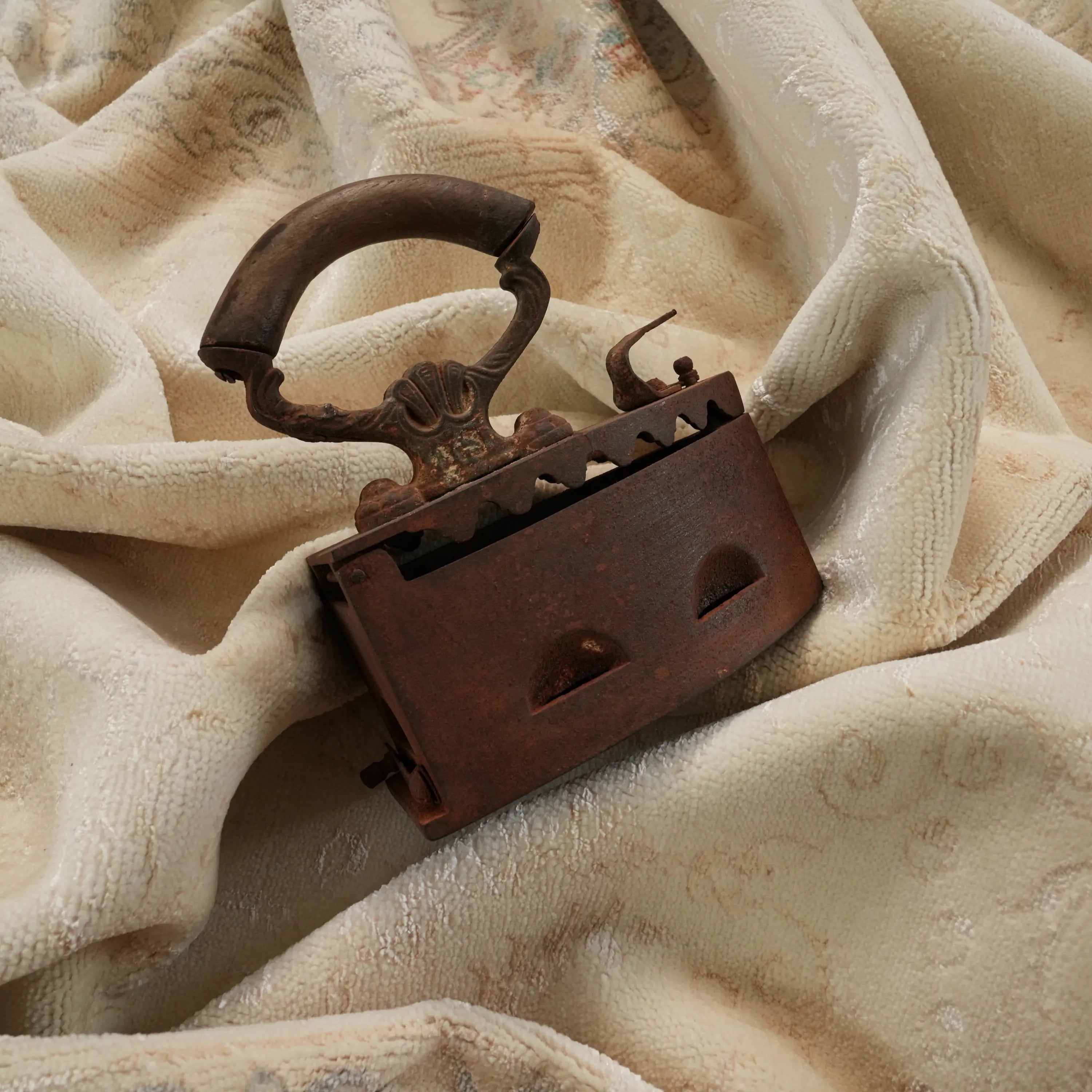 Hanzâde Series Handwoven Flower Pattern Cream Wool Rug