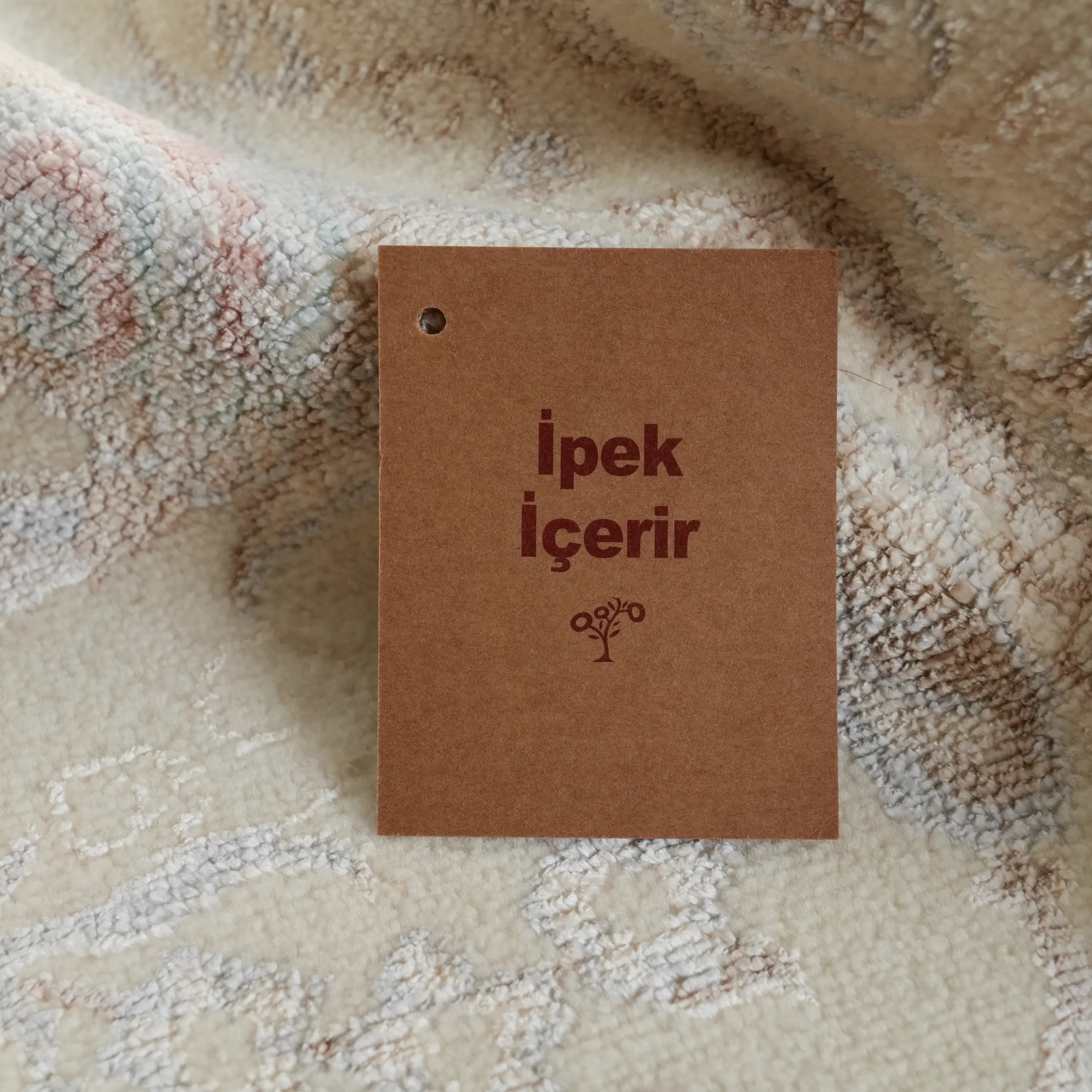 Hanzâde Series Handwoven Flower Pattern Cream Wool Rug