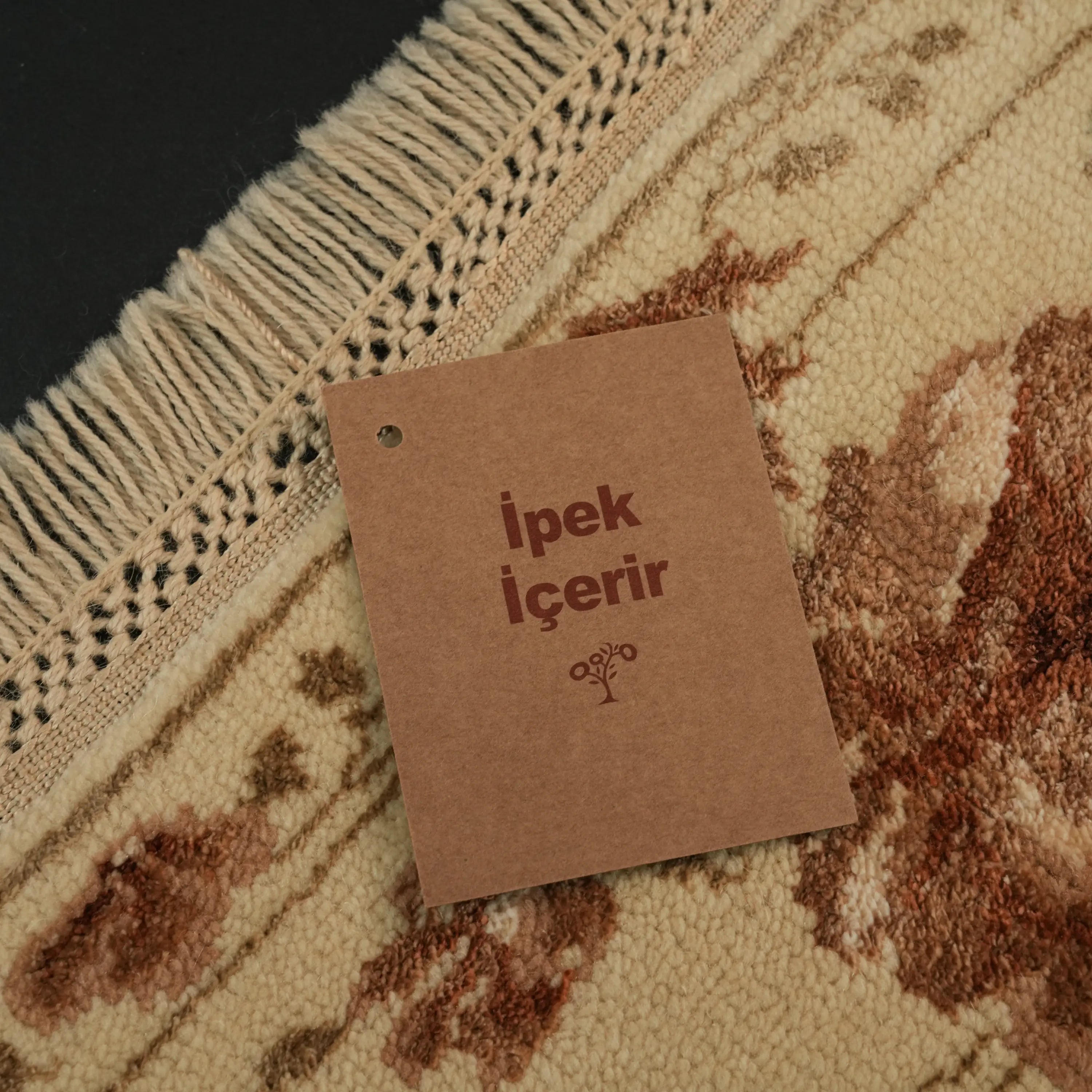 Harem Serisi El Dokuma Bej Uşak Desenli İpekli Halı