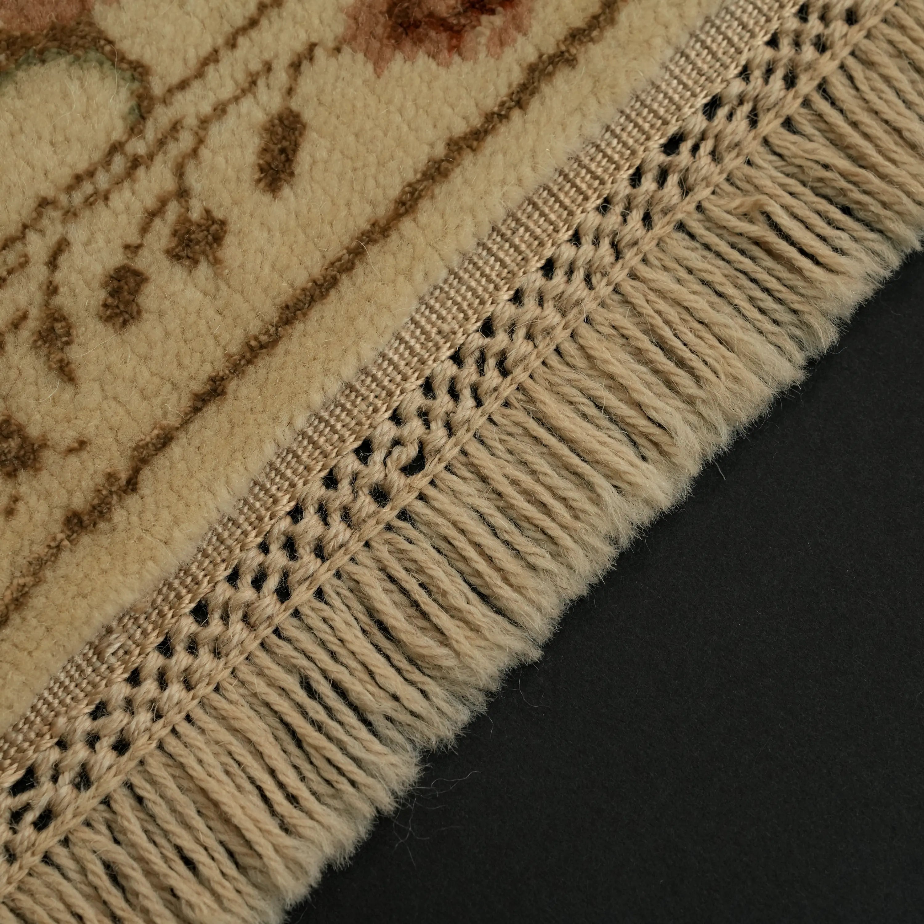 Harem Serisi El Dokuma Bej Uşak Desenli İpekli Halı