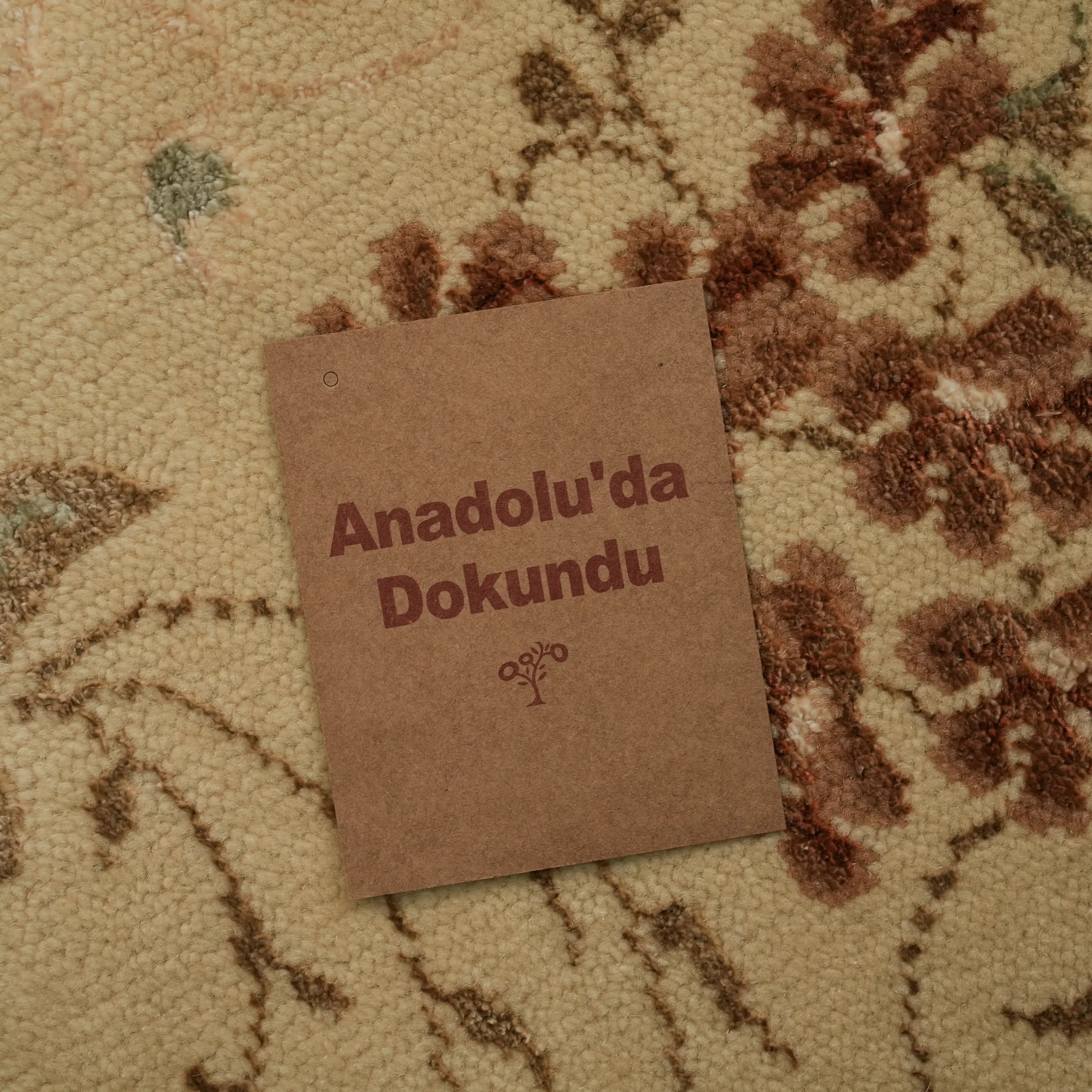 Harem Serisi El Dokuma Bej Uşak Desenli İpekli Halı