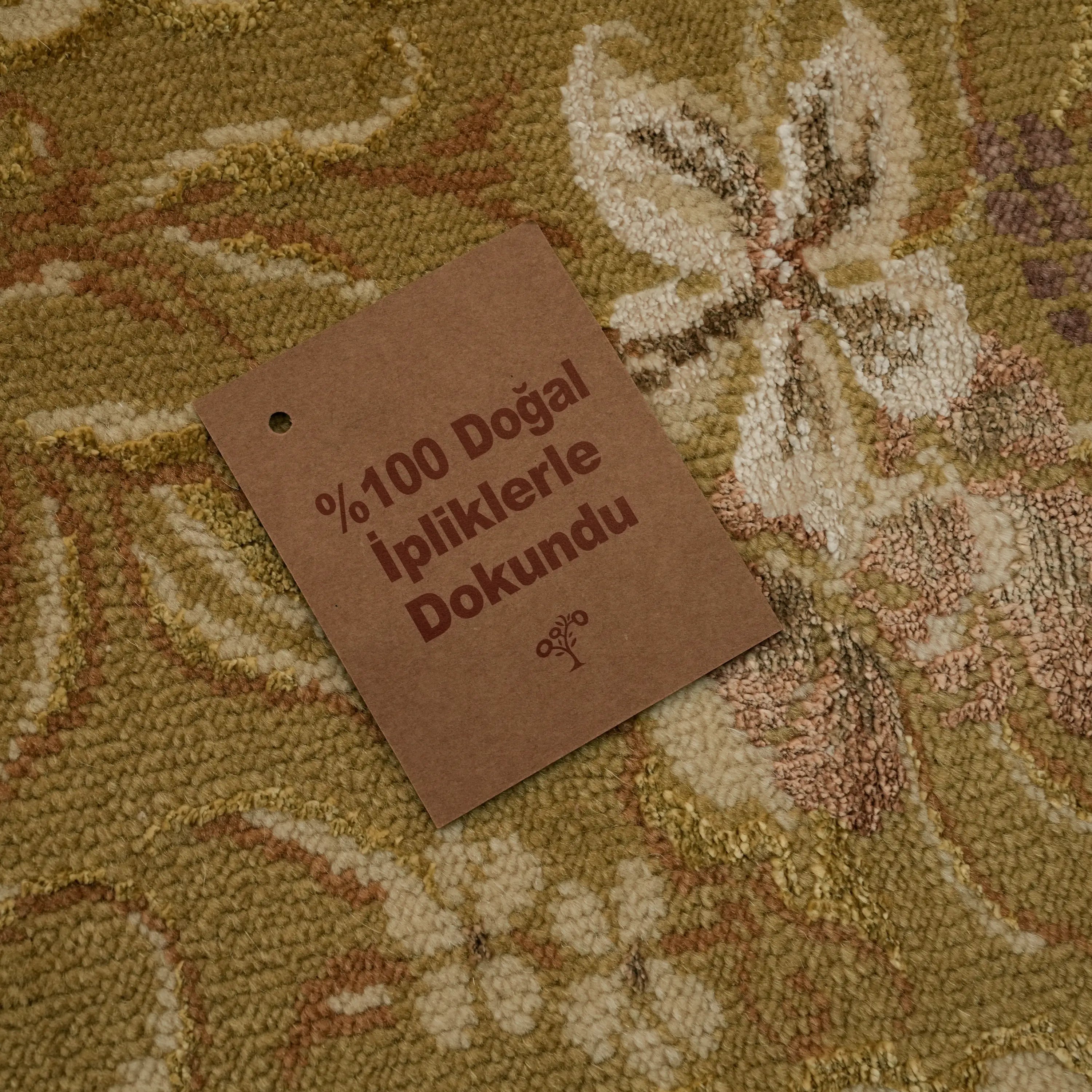 Harem Serisi El Dokuma İpekli Uşak Desenli Bej Halı