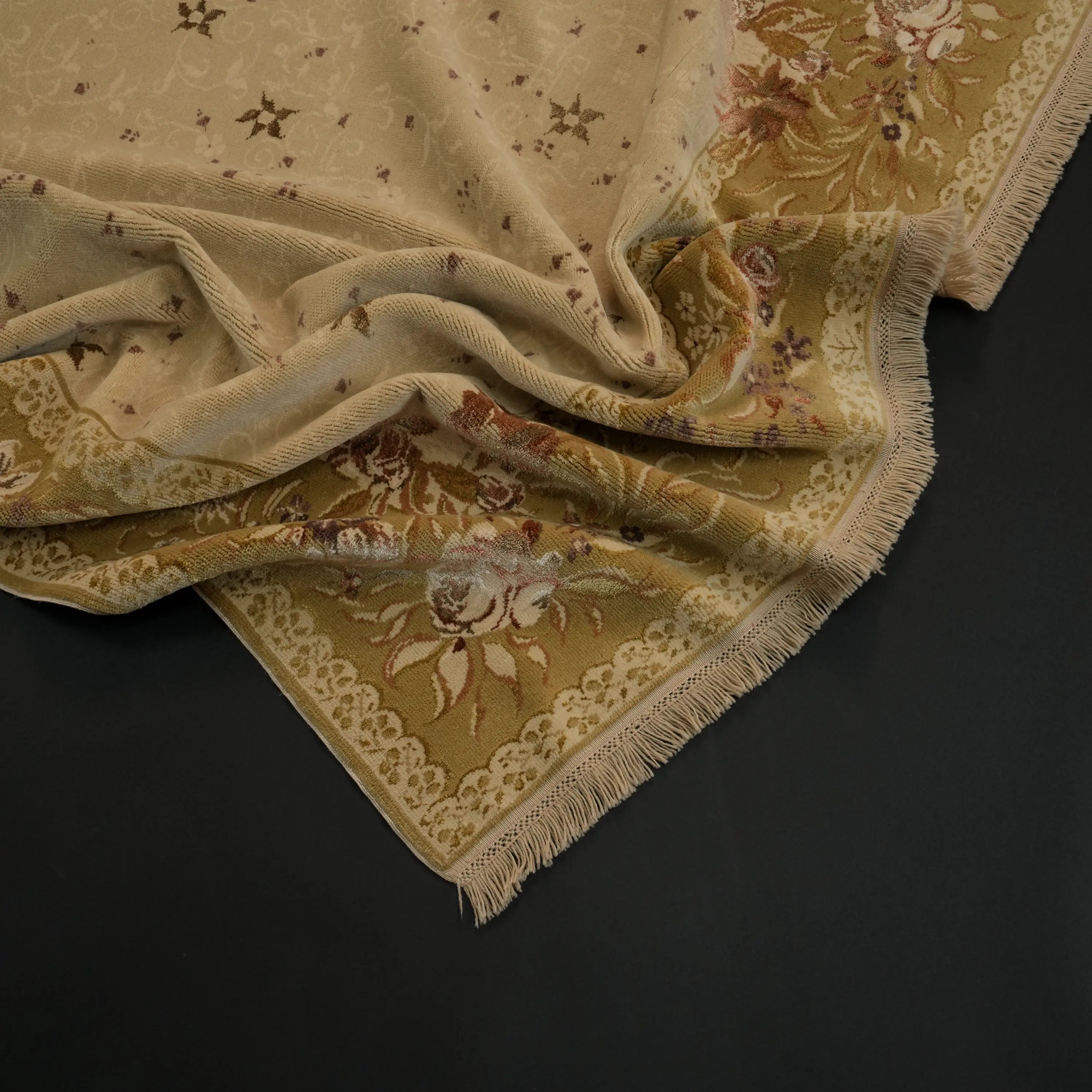 Harem Serisi El Dokuma İpekli Uşak Desenli Bej Halı