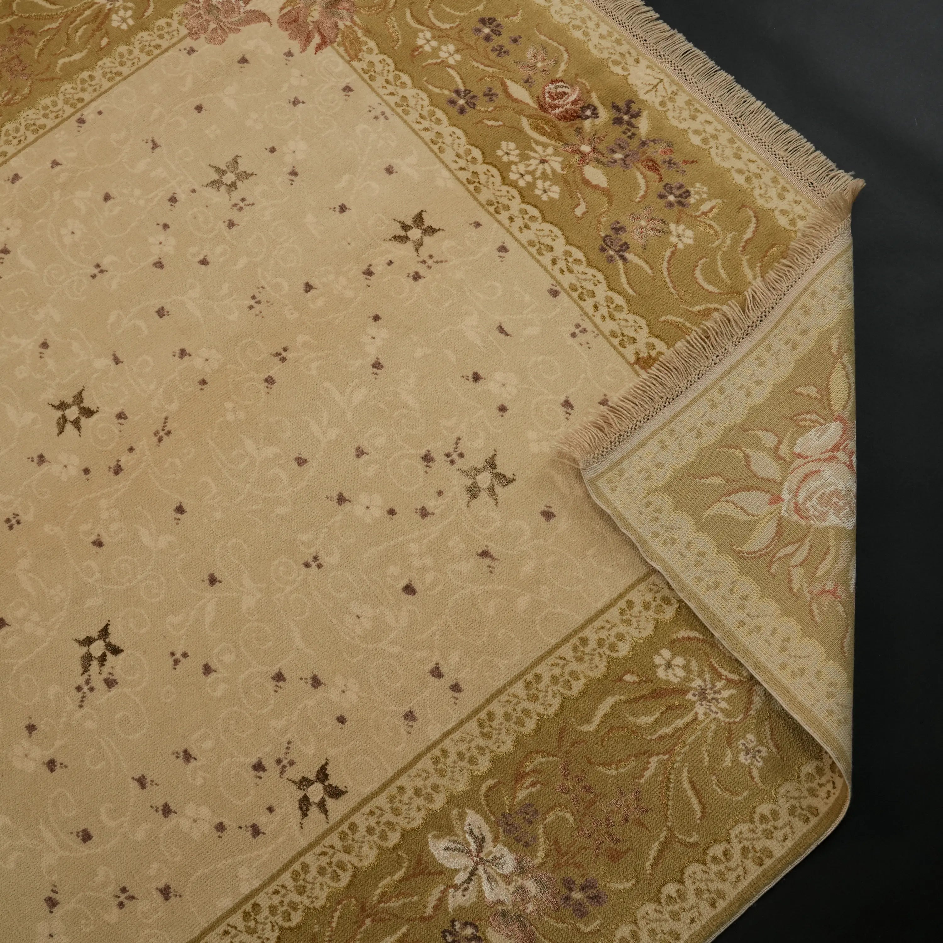 Harem Serisi El Dokuma İpekli Uşak Desenli Bej Halı