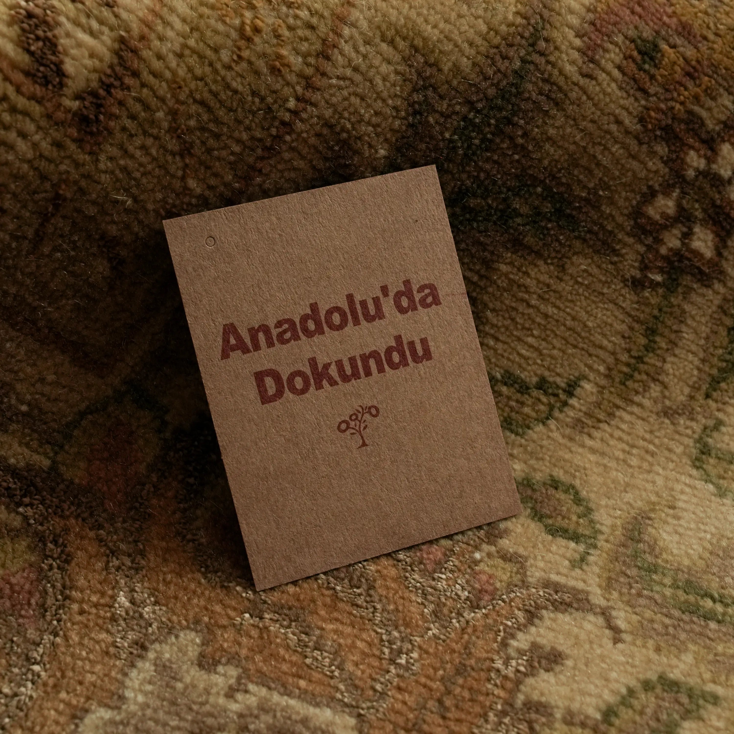 Harem Serisi El Dokuma Uşak Desenli Bej İpekli Halı