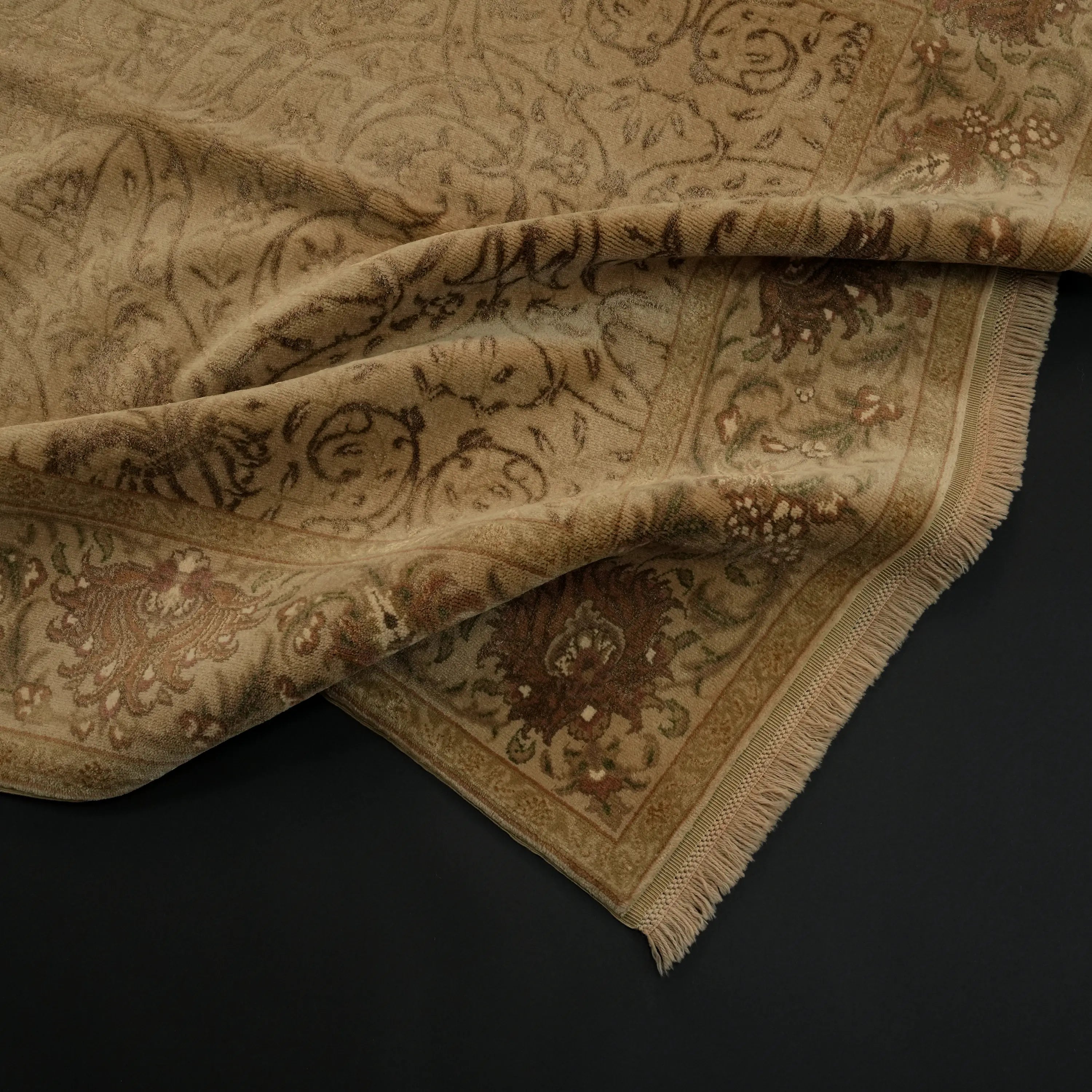 Harem Serisi El Dokuma Uşak Desenli Bej İpekli Halı