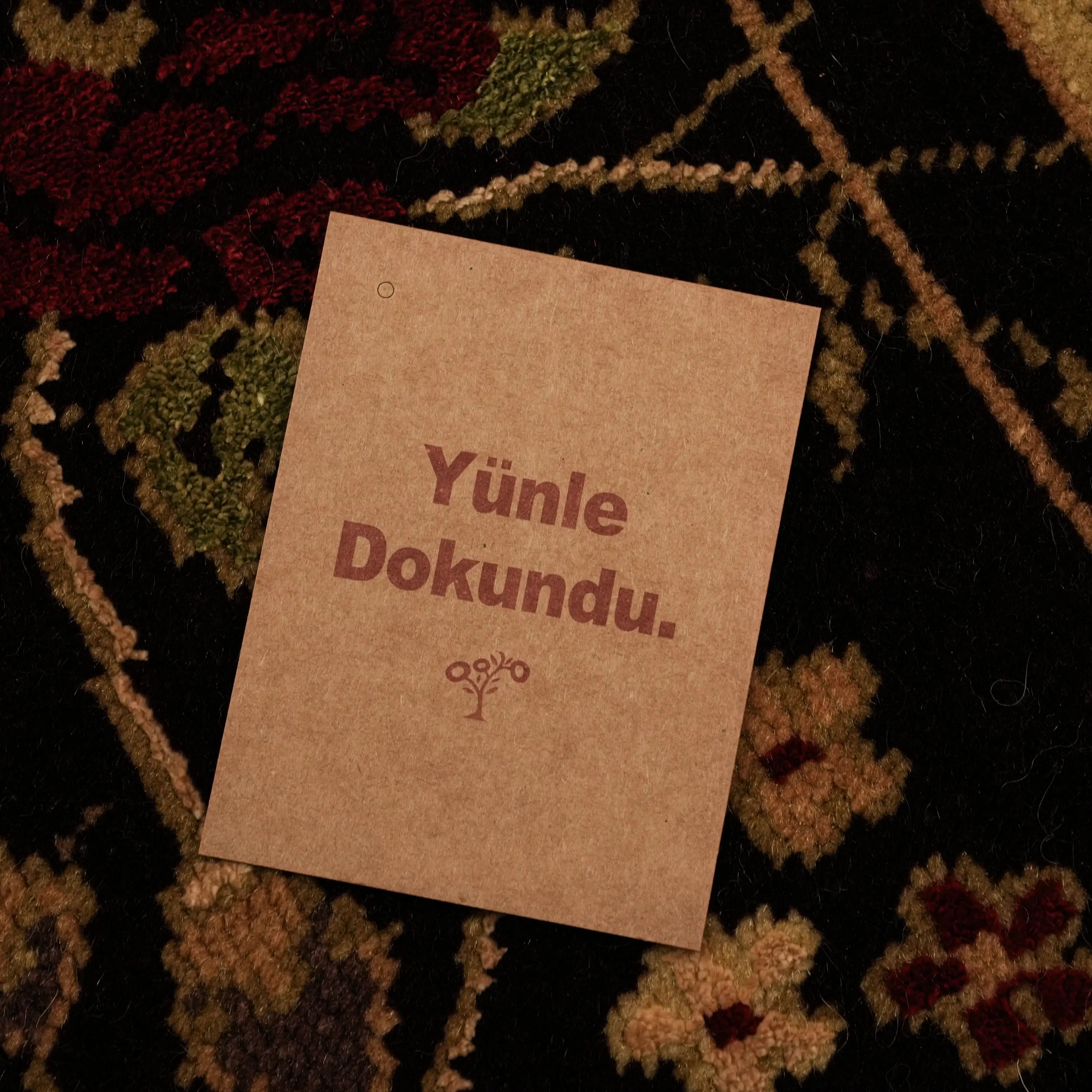 Harem Serisi El Dokuma Uşak Desenli Bej İpekli Halı