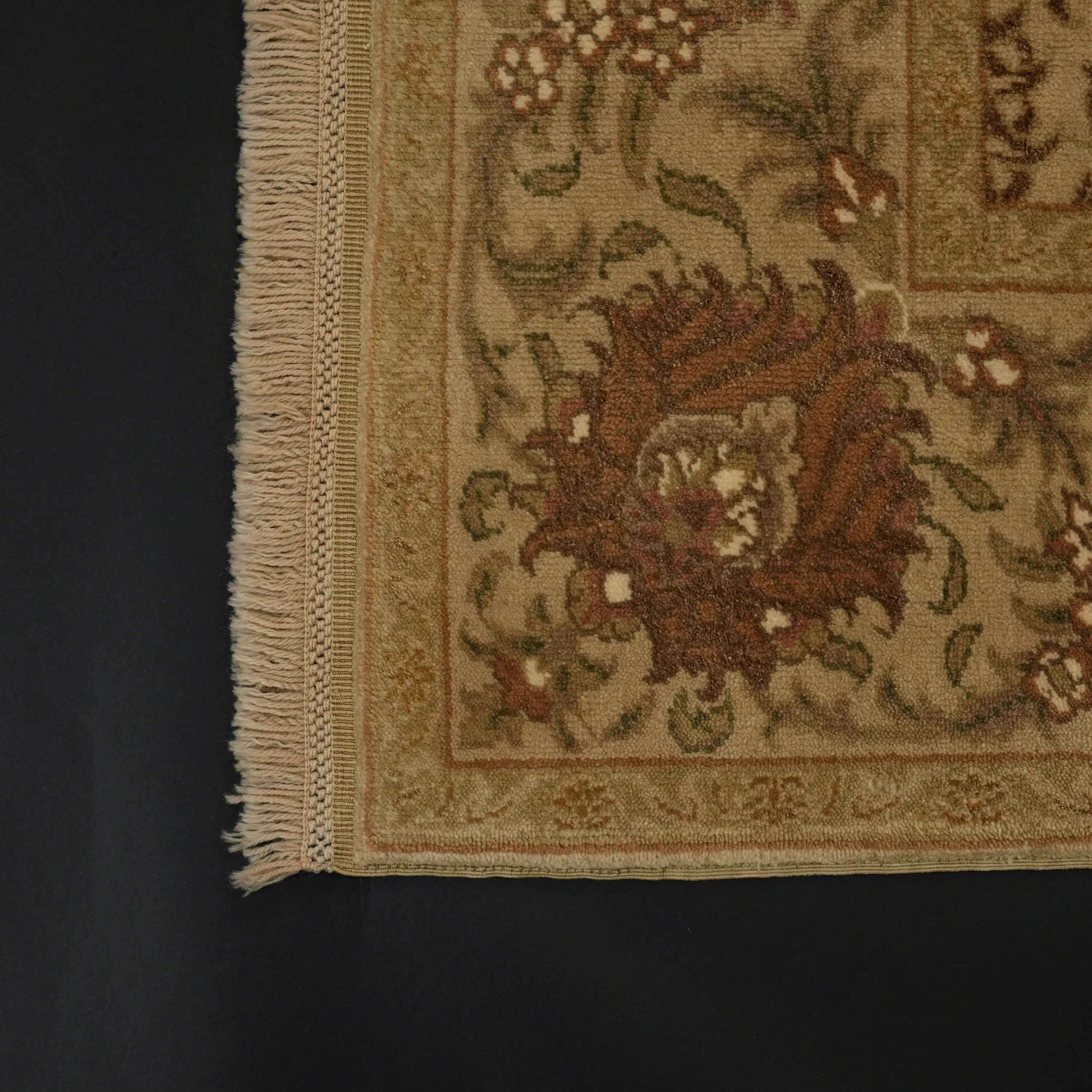 Harem Serisi El Dokuma Uşak Desenli Bej İpekli Halı