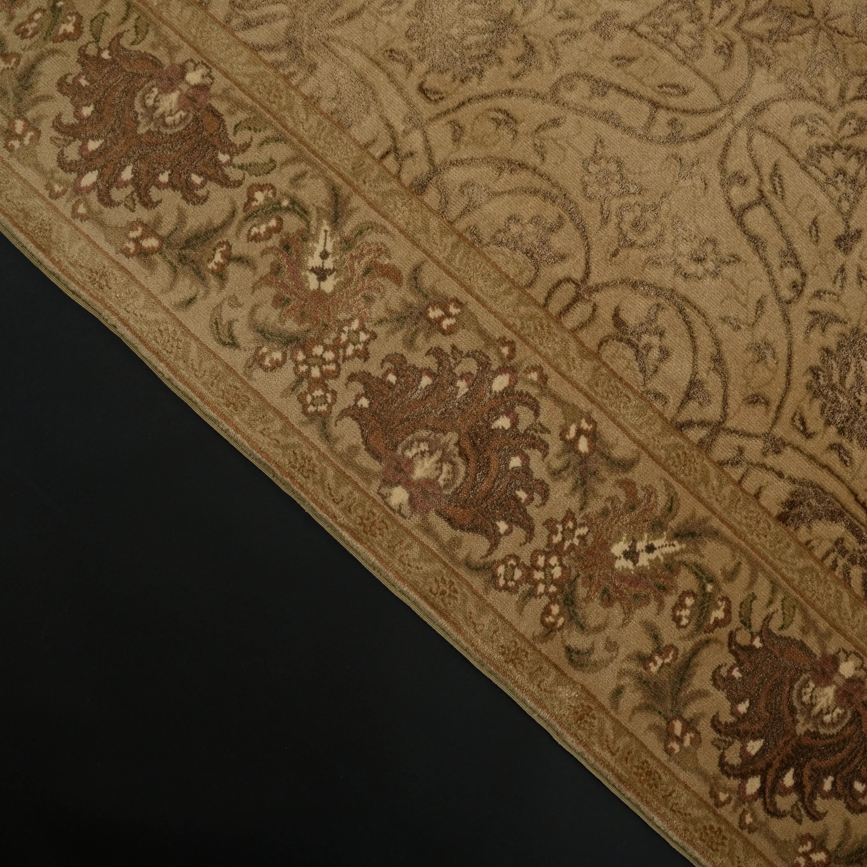 Harem Serisi El Dokuma Uşak Desenli Bej İpekli Halı