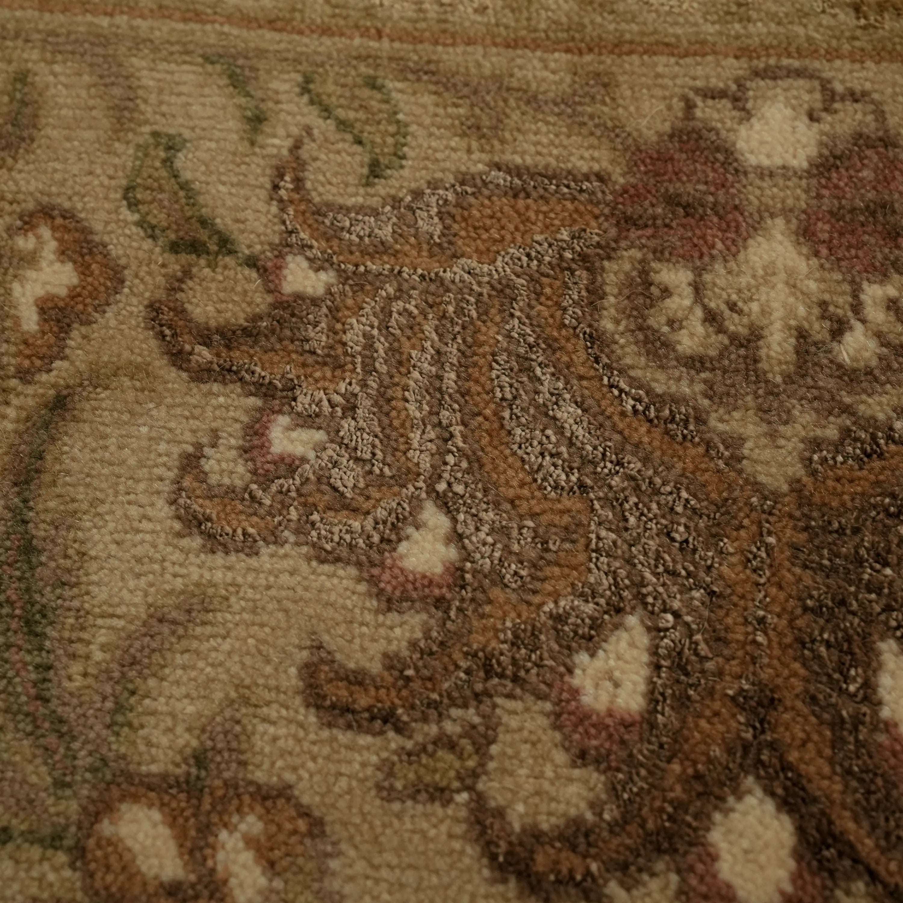 Harem Serisi El Dokuma Uşak Desenli Bej İpekli Halı