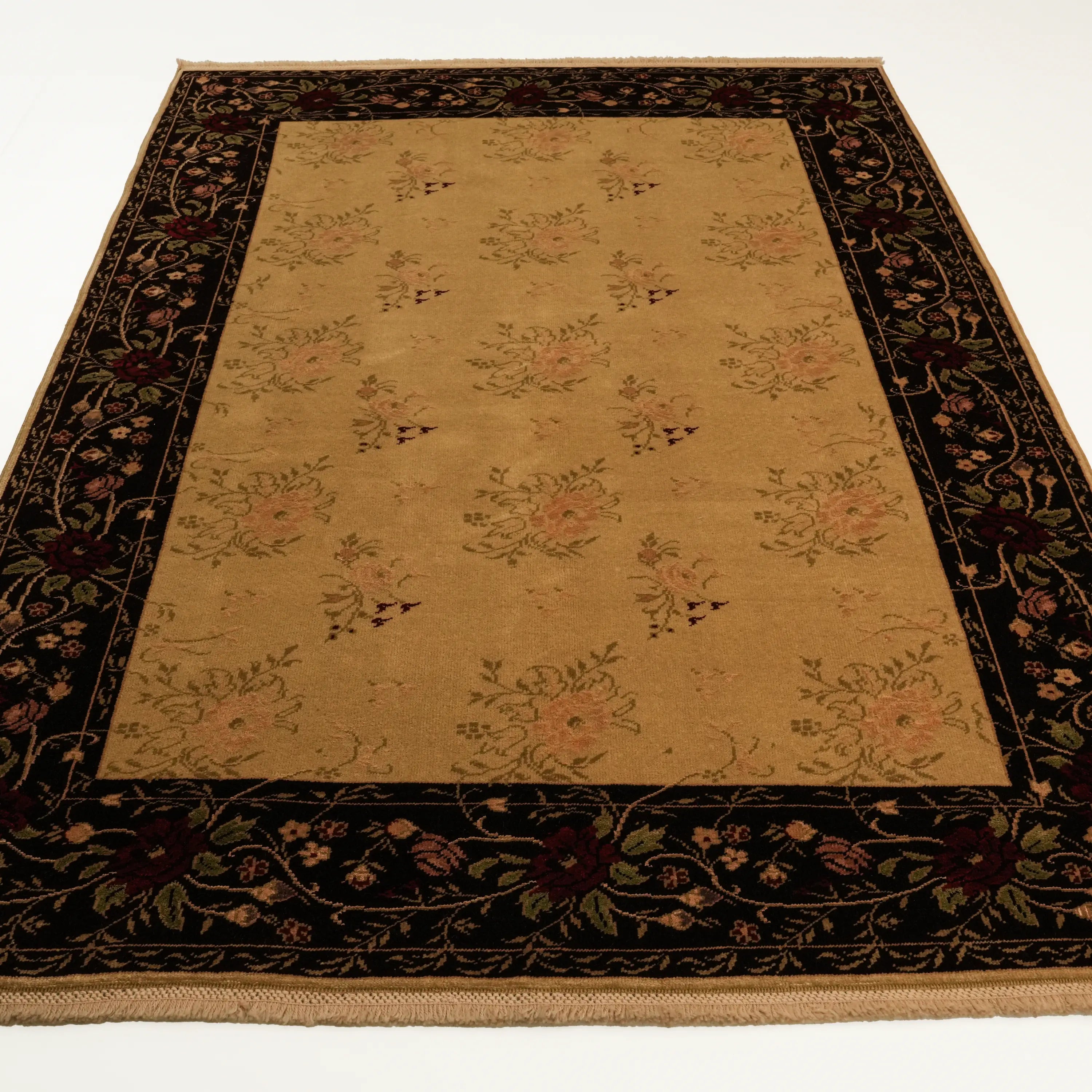 Harem Serisi El Dokuma Uşak Desenli Bej İpekli Halı