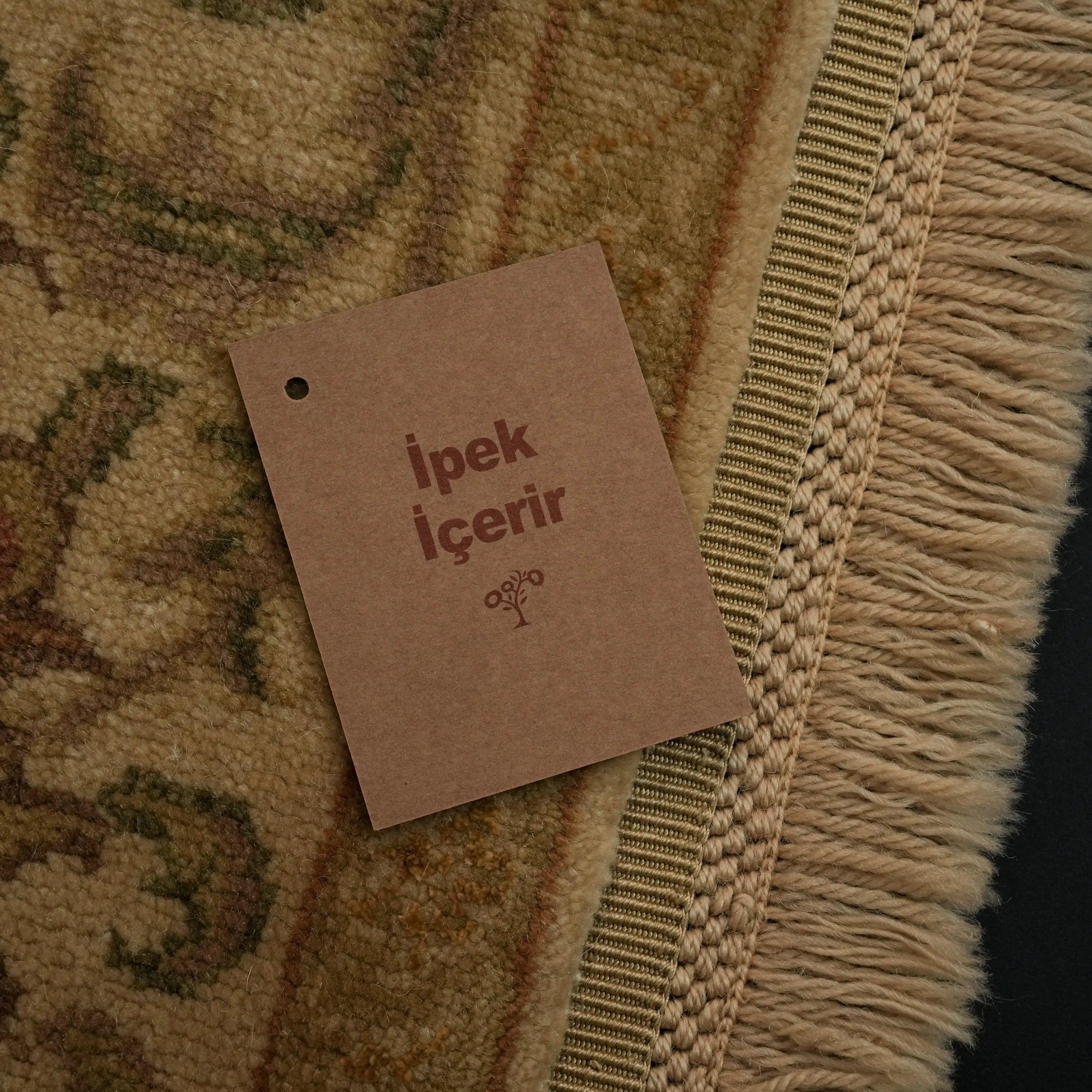 Harem Serisi El Dokuma Uşak Desenli Bej İpekli Halı