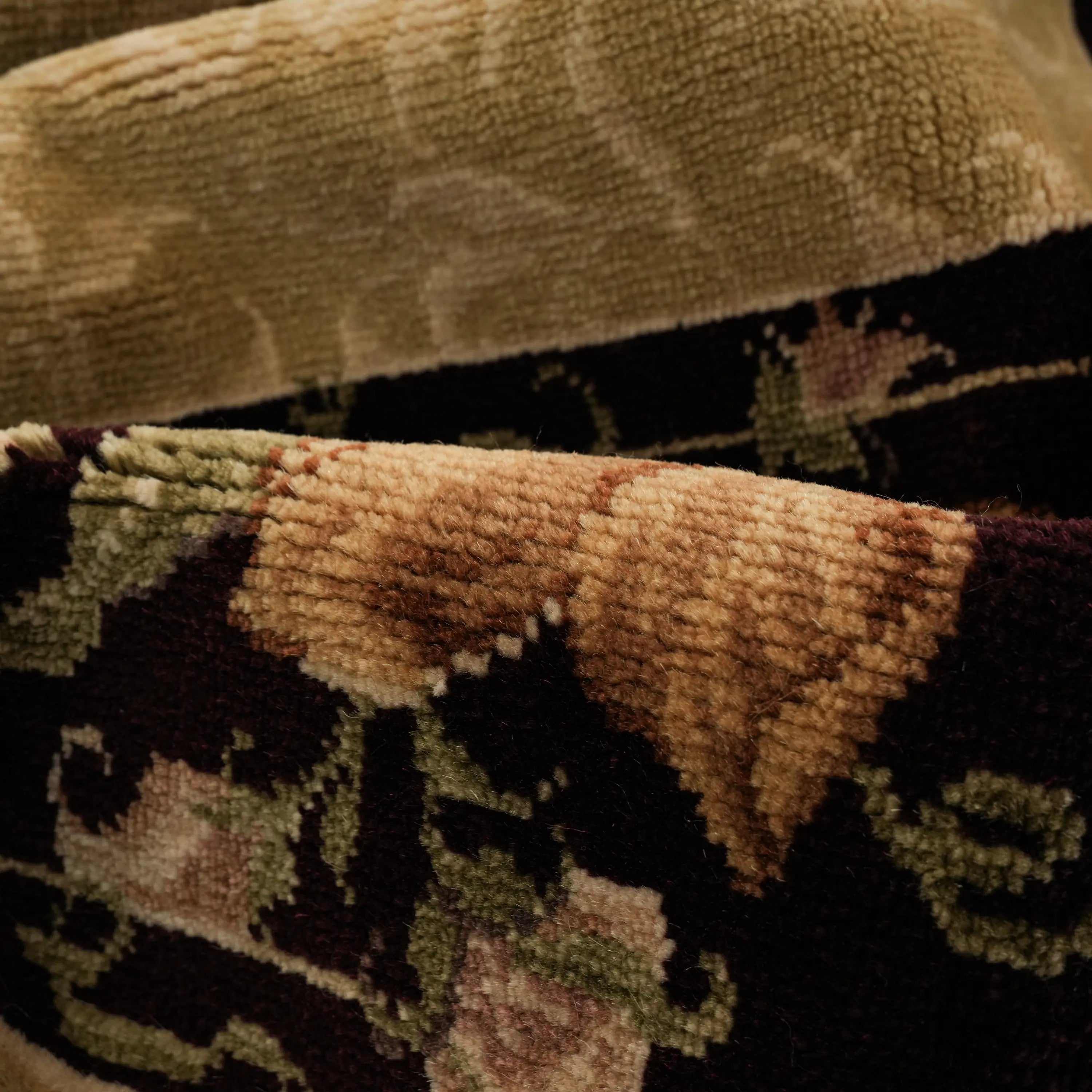 Harem Serisi El Dokuma Uşak Desenli Bej Yün Halı