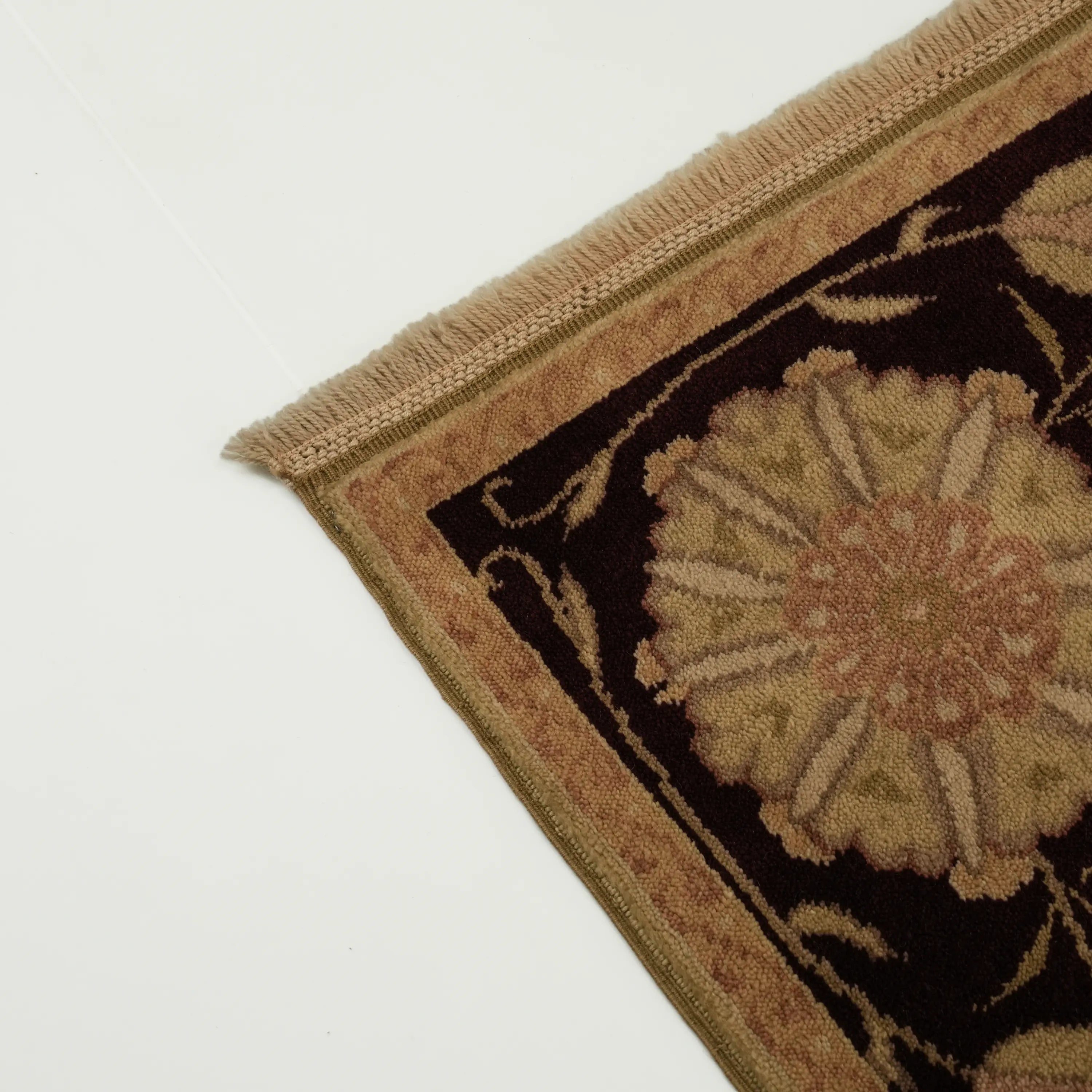 Harem Serisi El Dokuma Uşak Desenli Bej Yün Halı