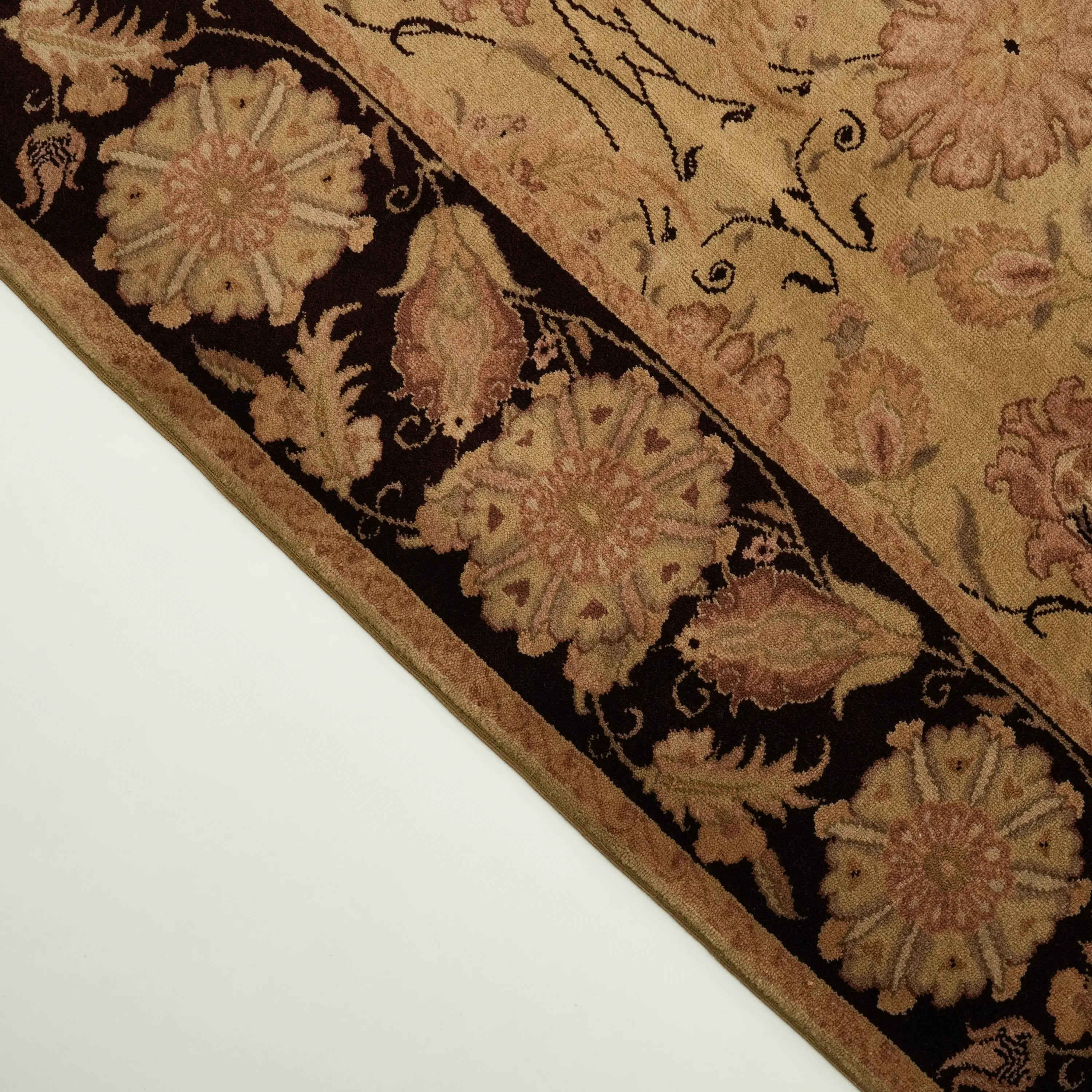 Harem Serisi El Dokuma Uşak Desenli Bej Yün Halı