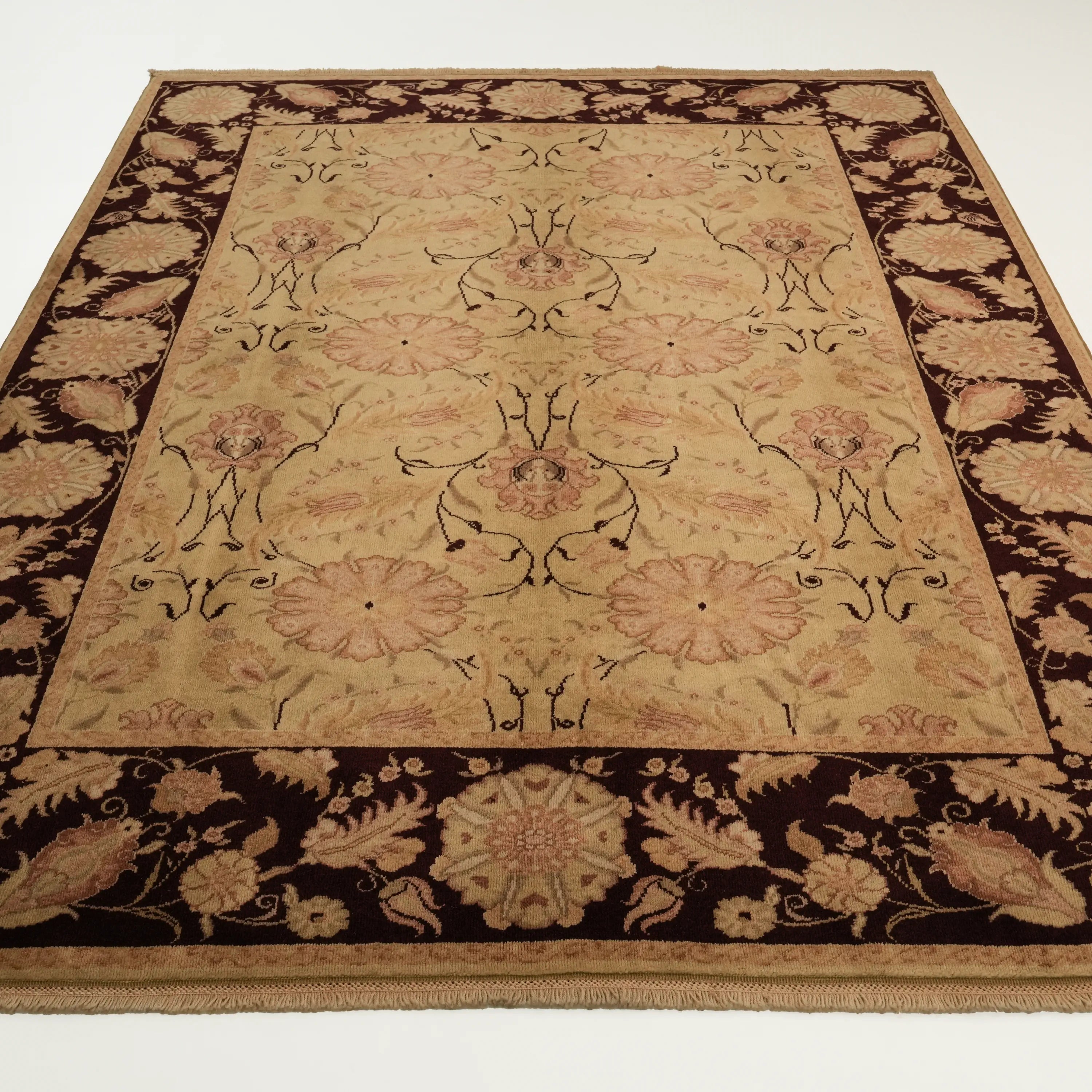 Harem Serisi El Dokuma Uşak Desenli Bej Yün Halı