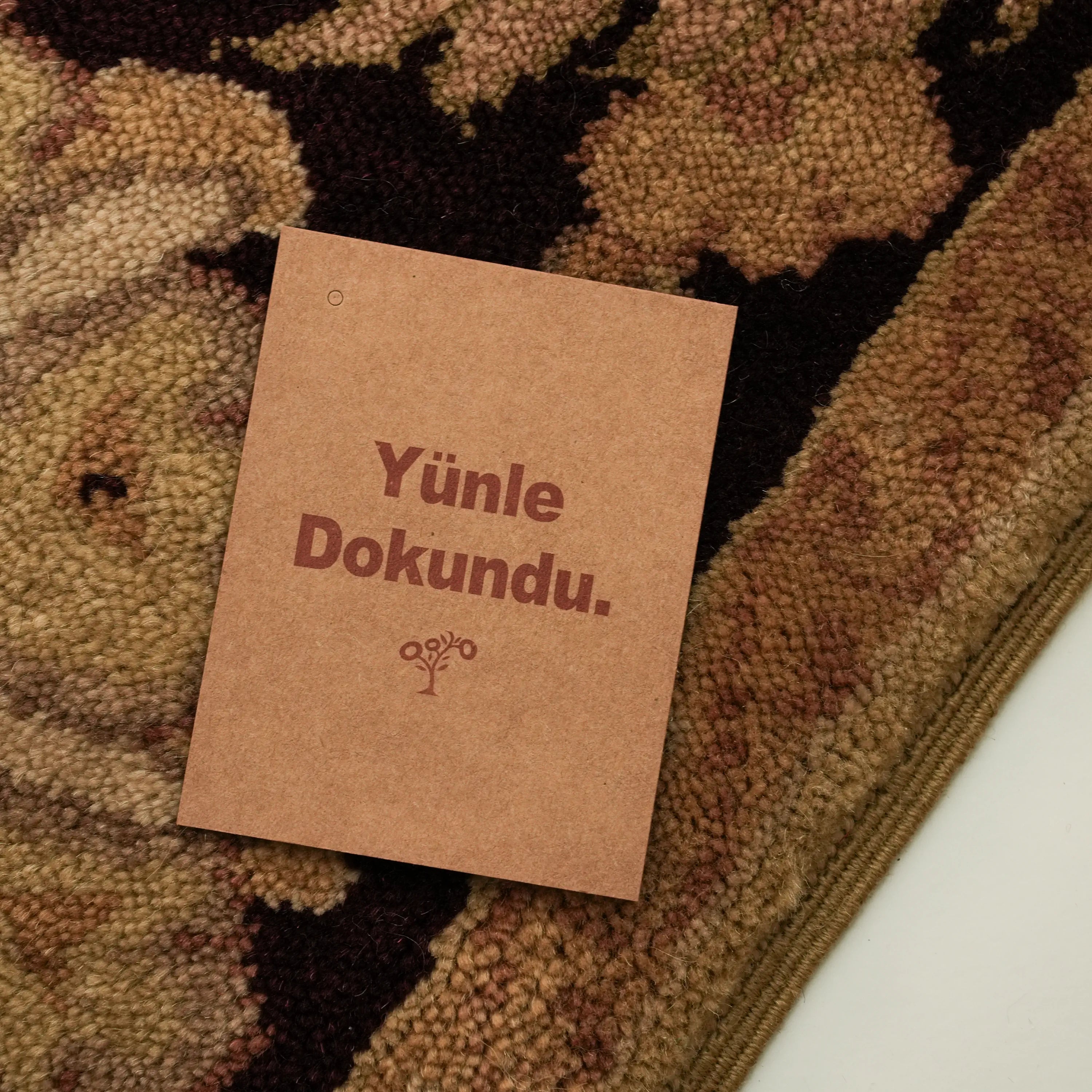 Harem Serisi El Dokuma Uşak Desenli Bej Yün Halı