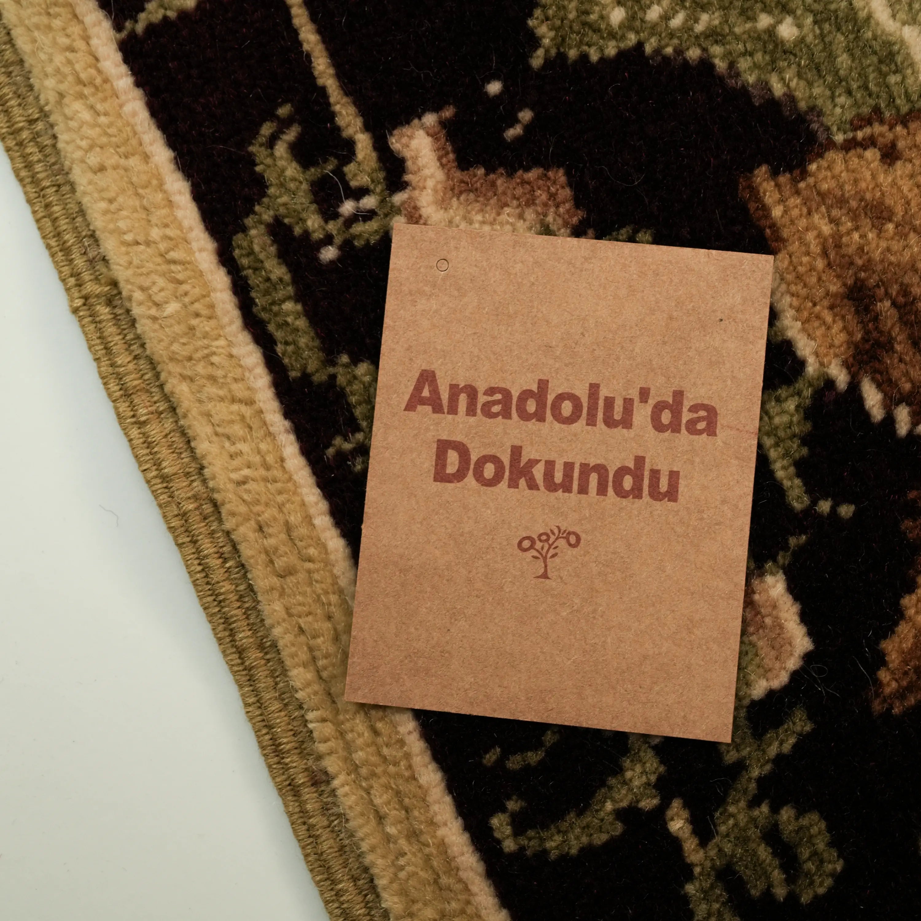 Harem Serisi El Dokuma Uşak Desenli Bej Yün Halı