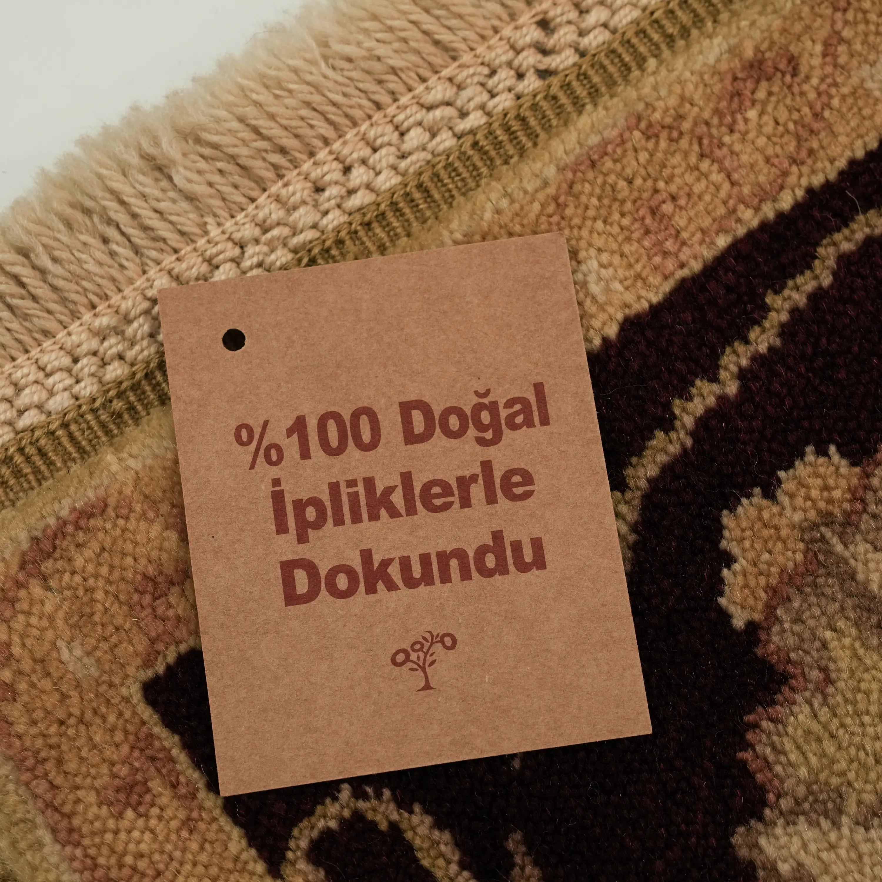 Harem Serisi El Dokuma Uşak Desenli Bej Yün Halı