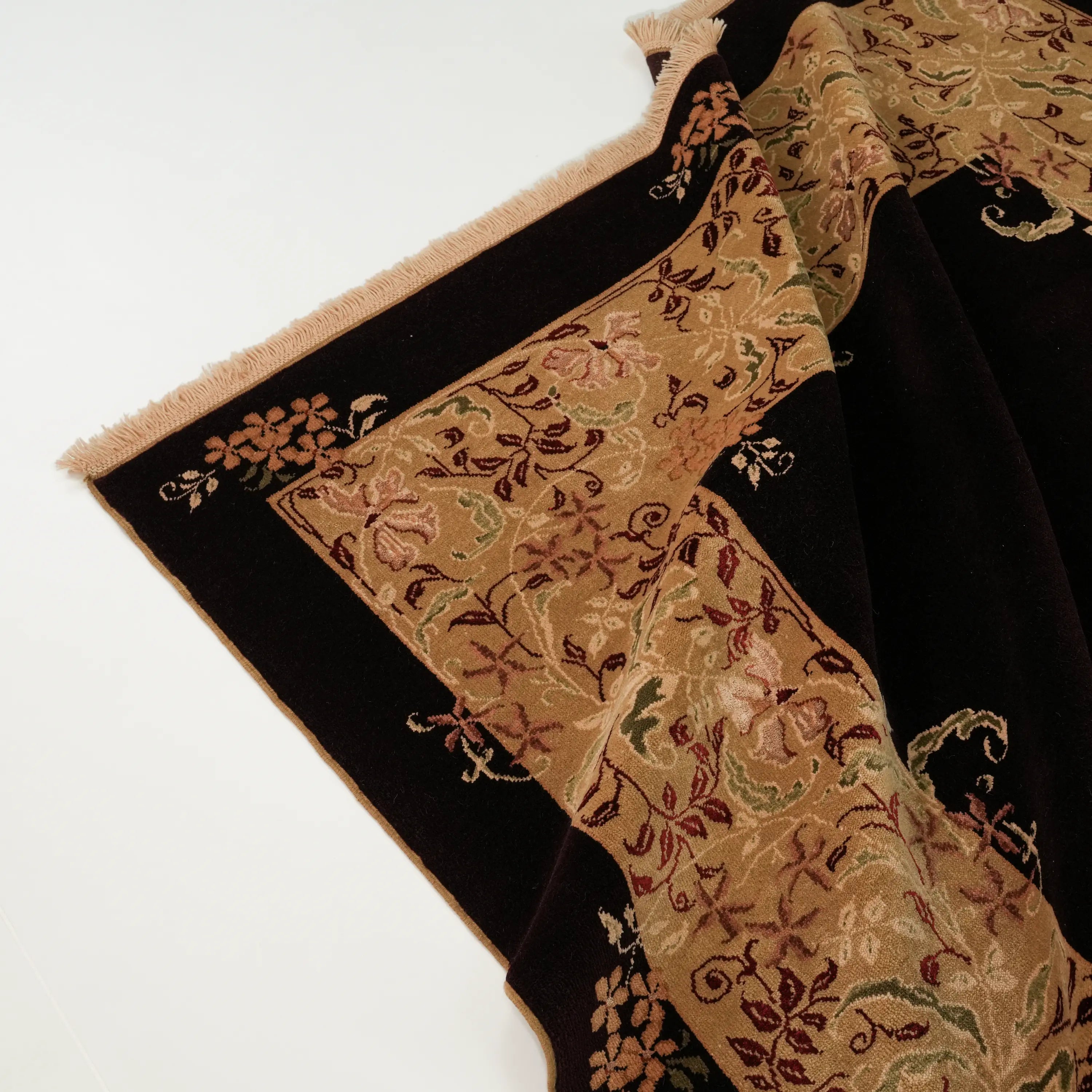 Harem Serisi El Dokuma Uşak Desenli Bordo İpekli Halı