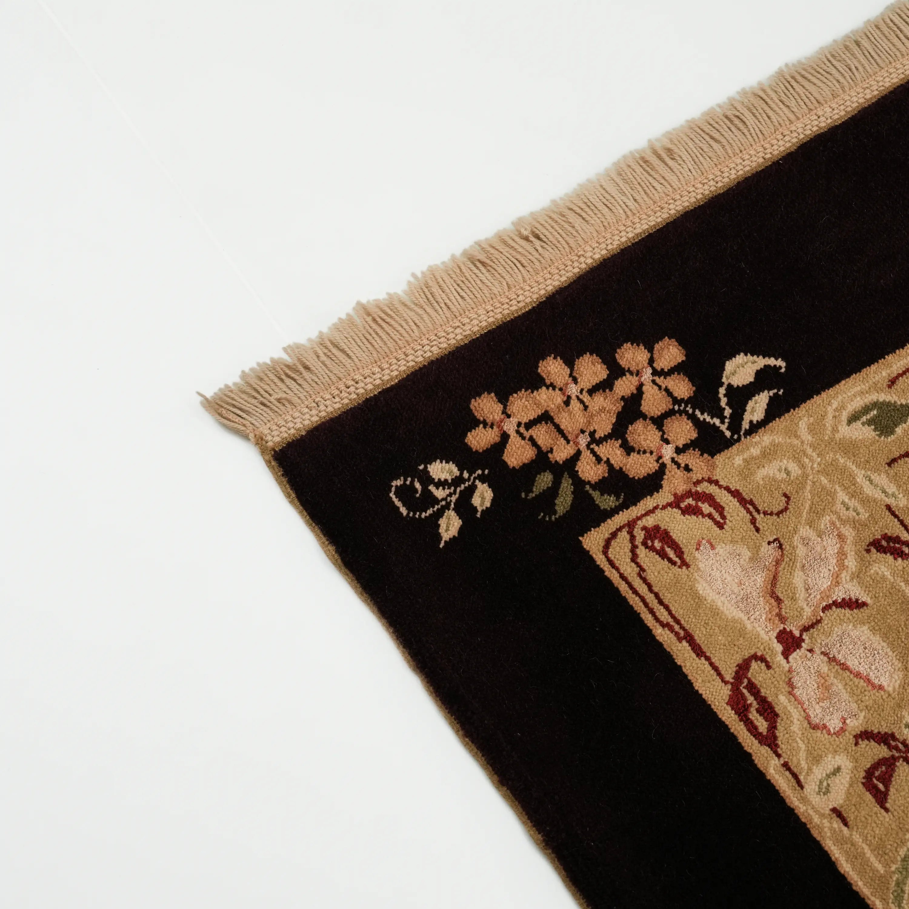 Harem Serisi El Dokuma Uşak Desenli Bordo İpekli Halı