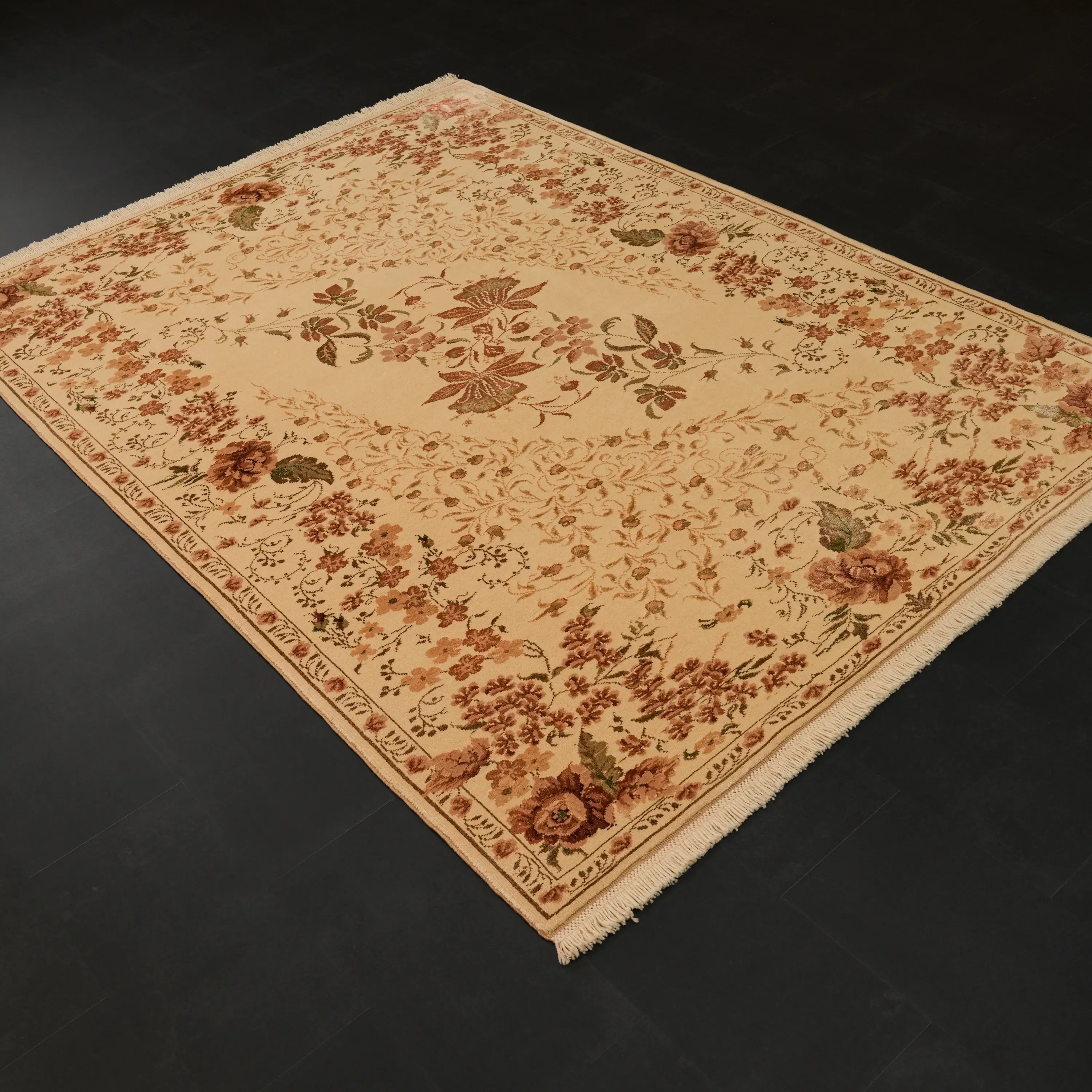 Harem Serisi El Dokuma Uşak Desenli İpekli Bej Halı