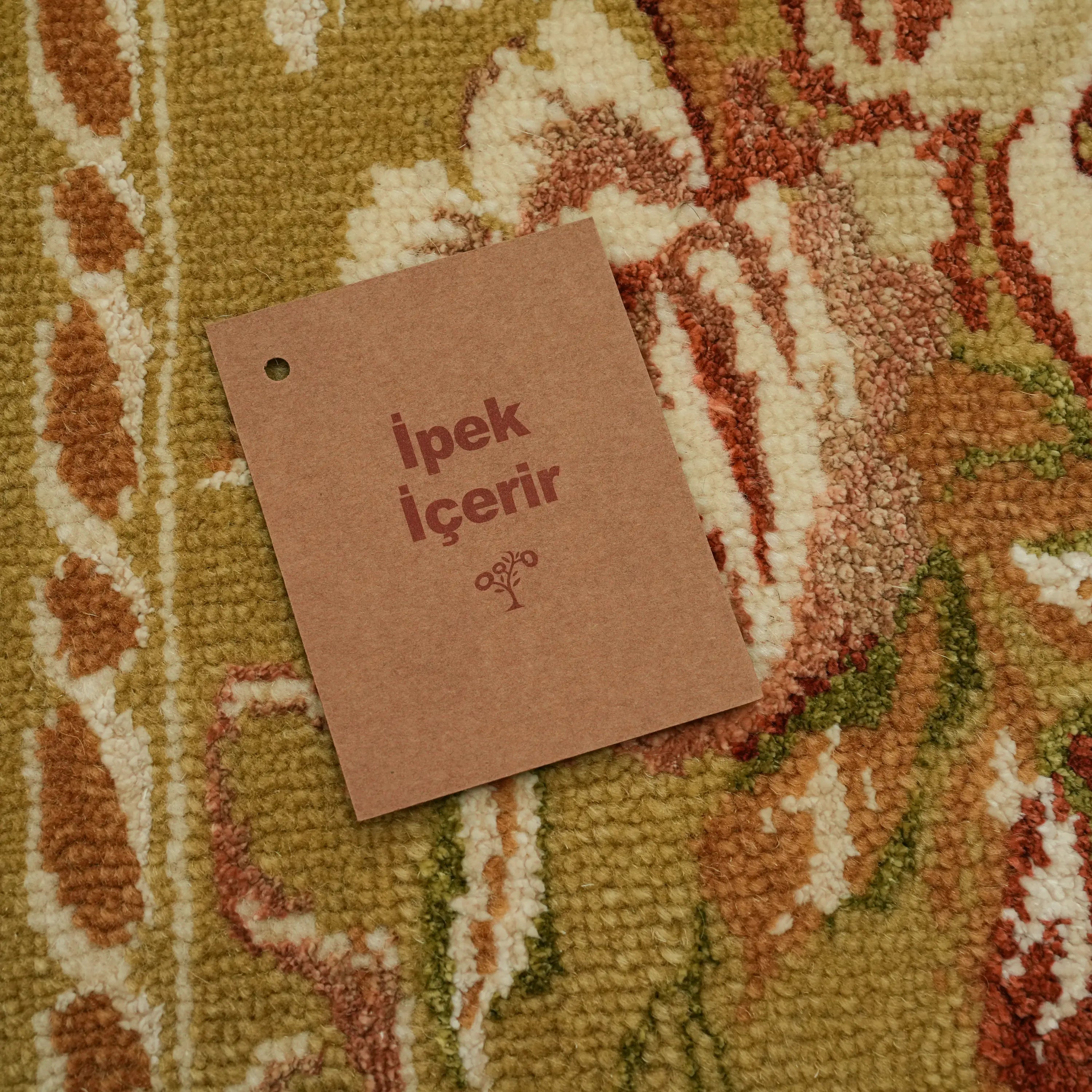 Harem Serisi El Dokuma Uşak Desenli Krem İpekli Halı