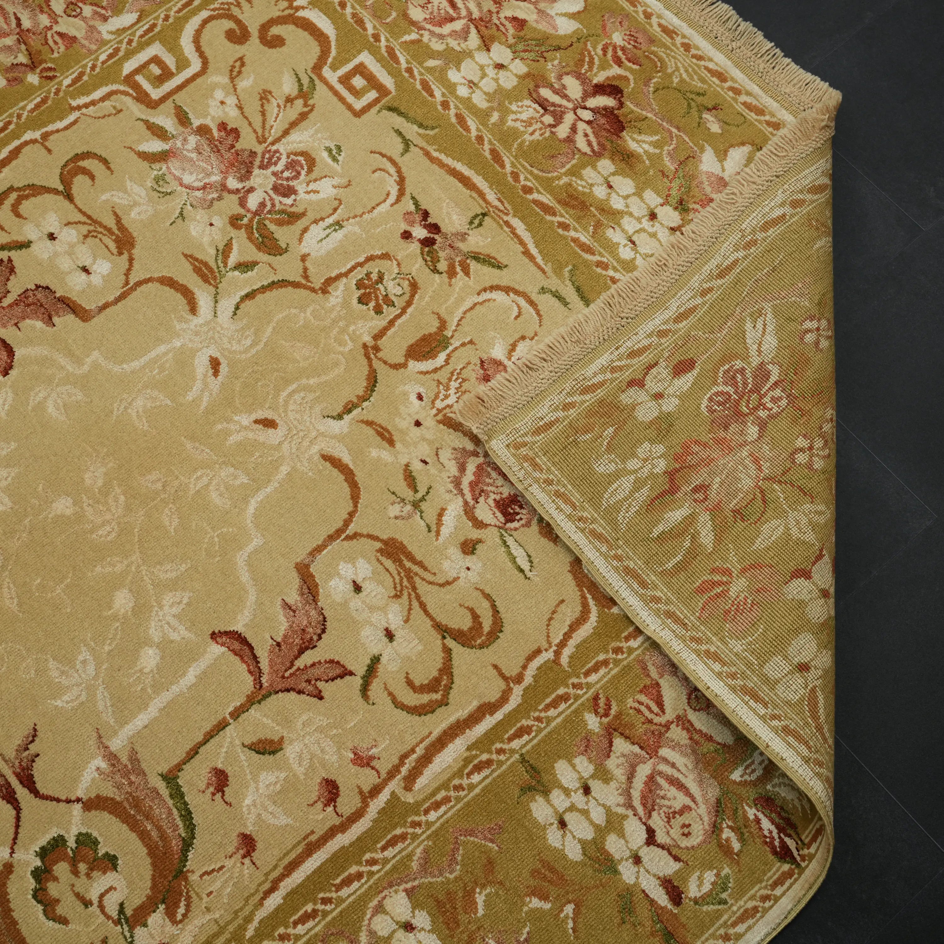 Harem Serisi El Dokuma Uşak Desenli Krem İpekli Halı