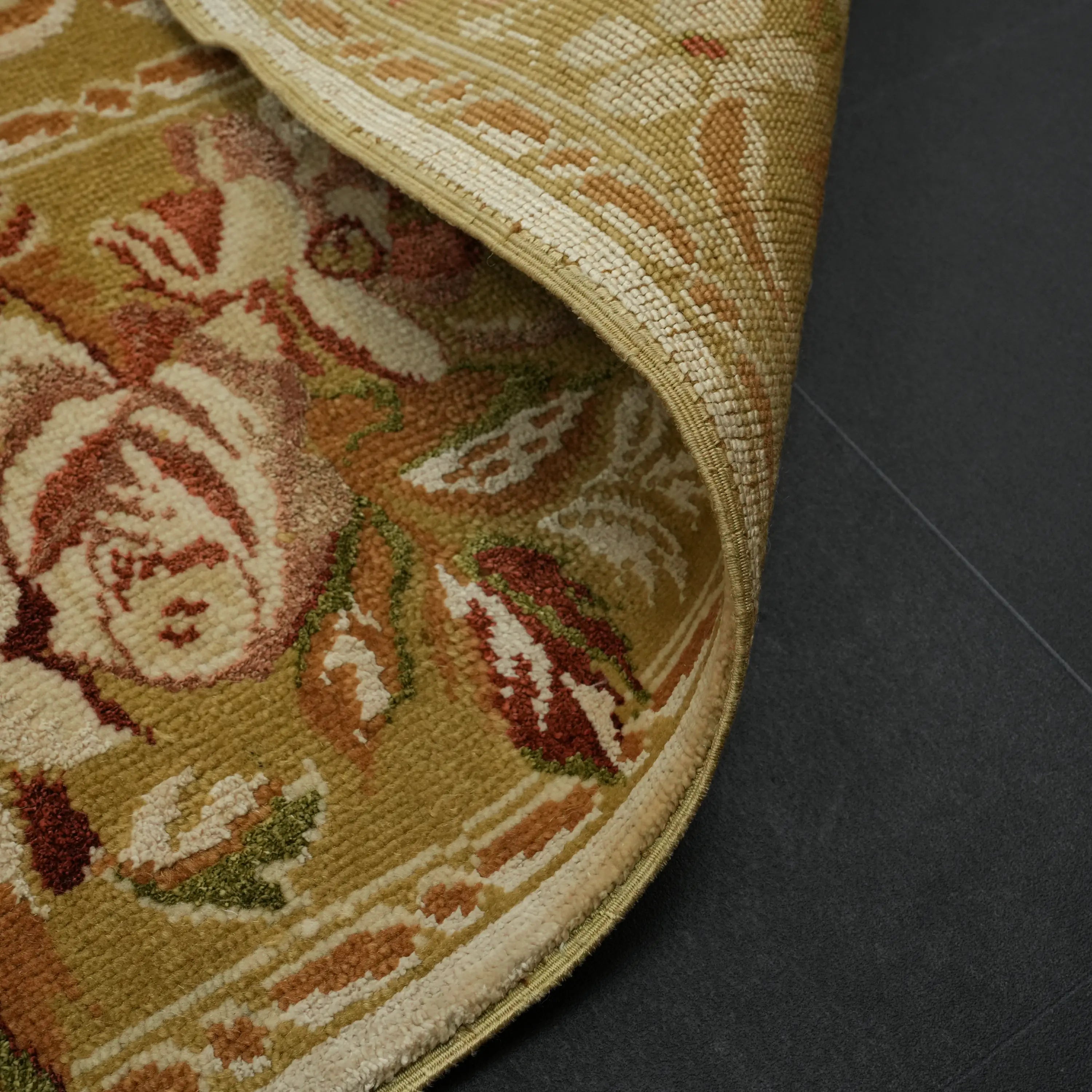 Harem Serisi El Dokuma Uşak Desenli Krem İpekli Halı