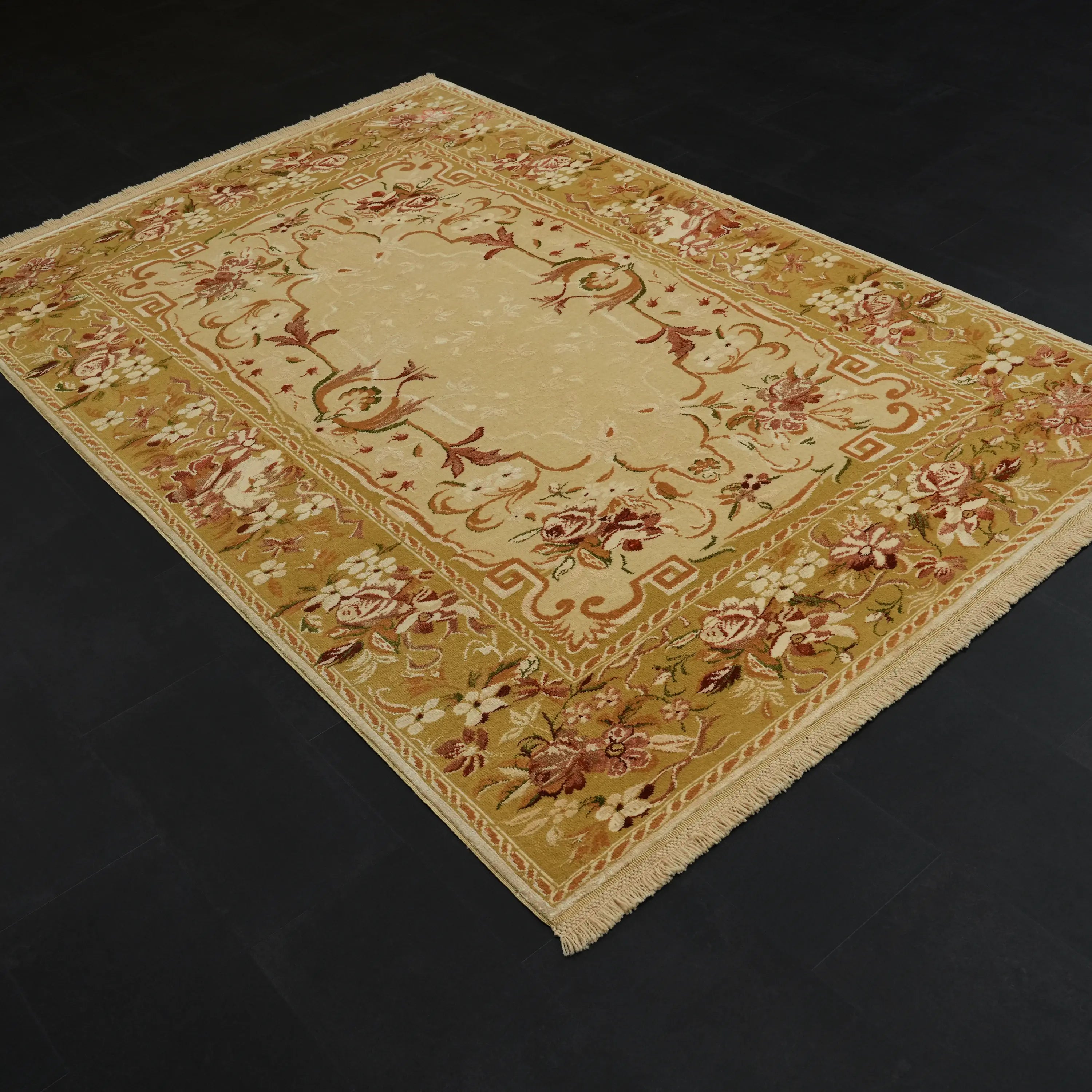 Harem Serisi El Dokuma Uşak Desenli Krem İpekli Halı