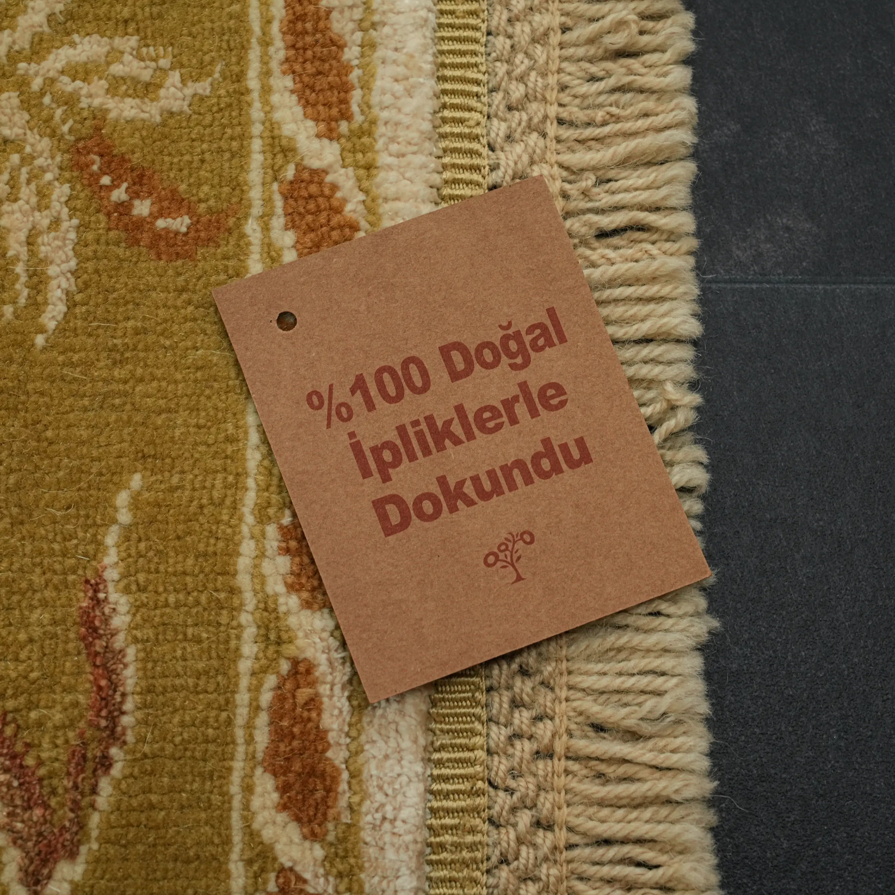 Harem Serisi El Dokuma Uşak Desenli Krem İpekli Halı