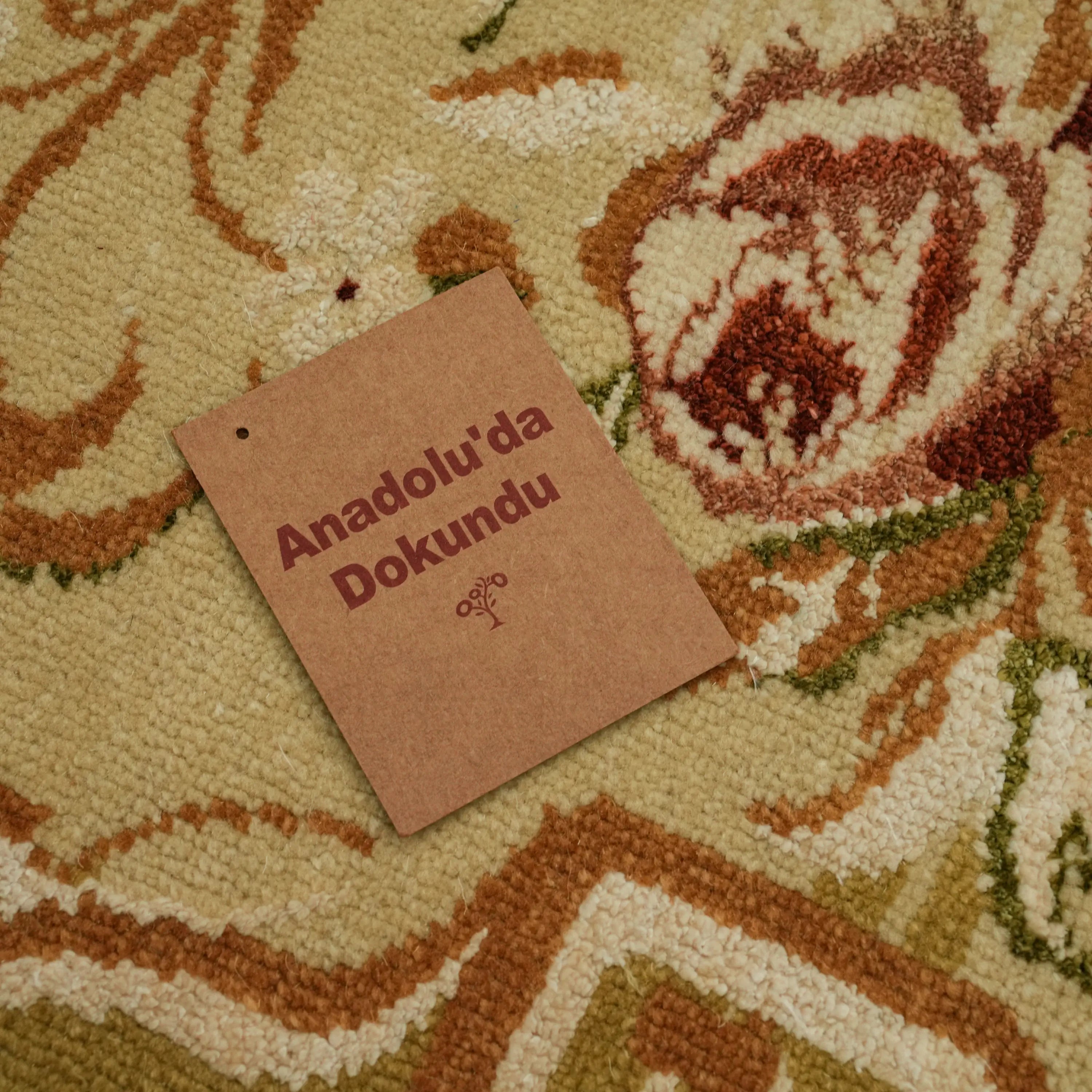 Harem Serisi El Dokuma Uşak Desenli Krem İpekli Halı