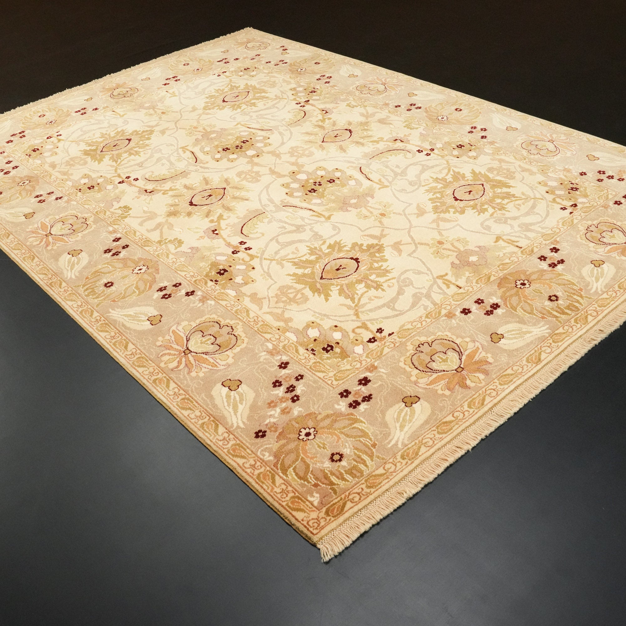 Harem Serisi Uşak Desenli El Dokuma Krem Halı