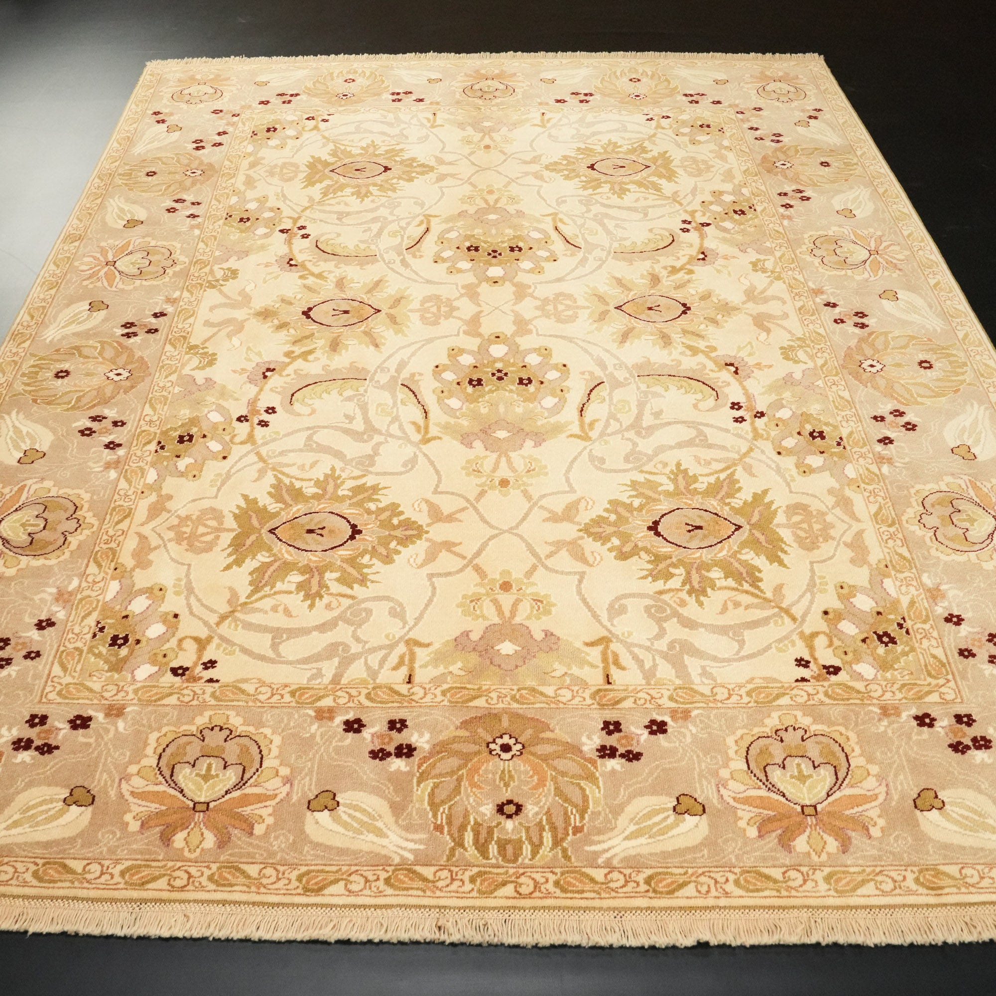 Harem Serisi Uşak Desenli El Dokuma Krem Halı