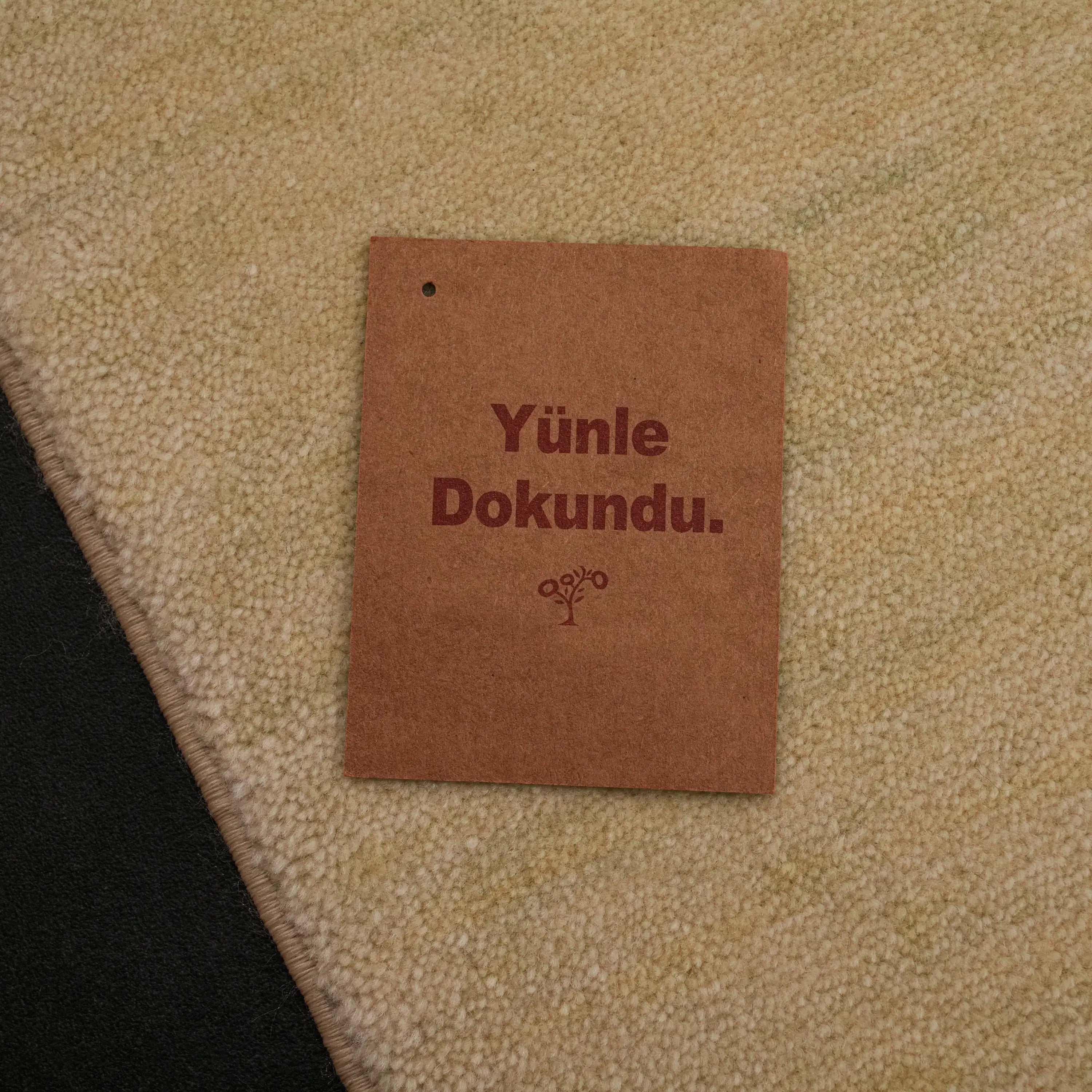 Hatıl Serisi Dünya Desenli Doğal Yün Tezgah Dokuma Halı