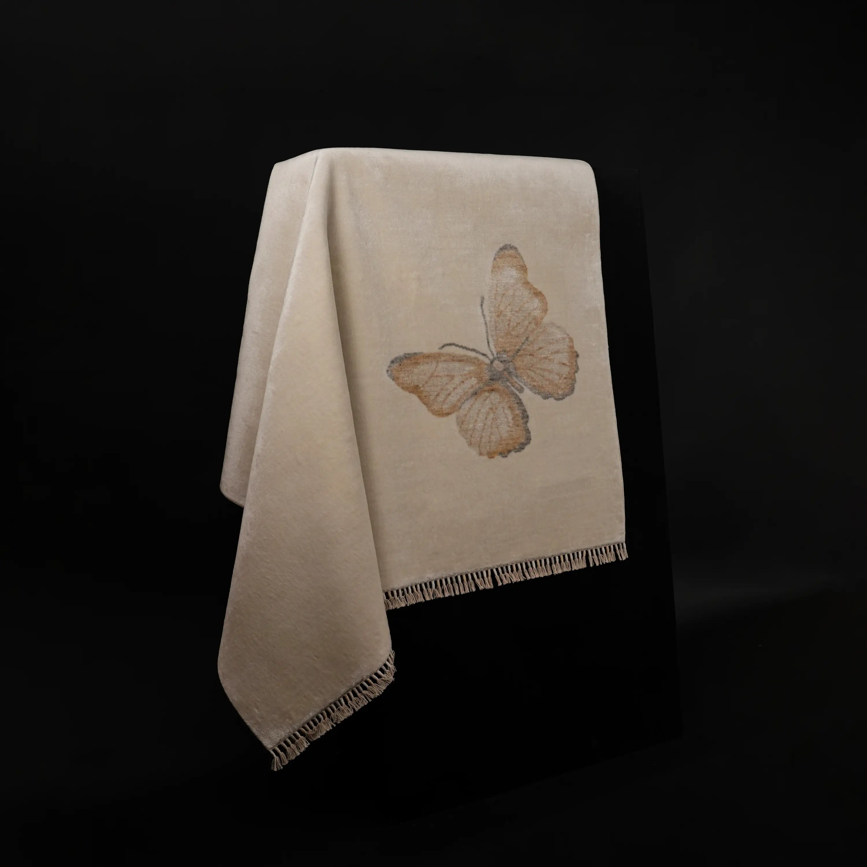 Hatıl Serisi Kelebek Desenli Doğal Tencel Tezgah Dokuma Halı