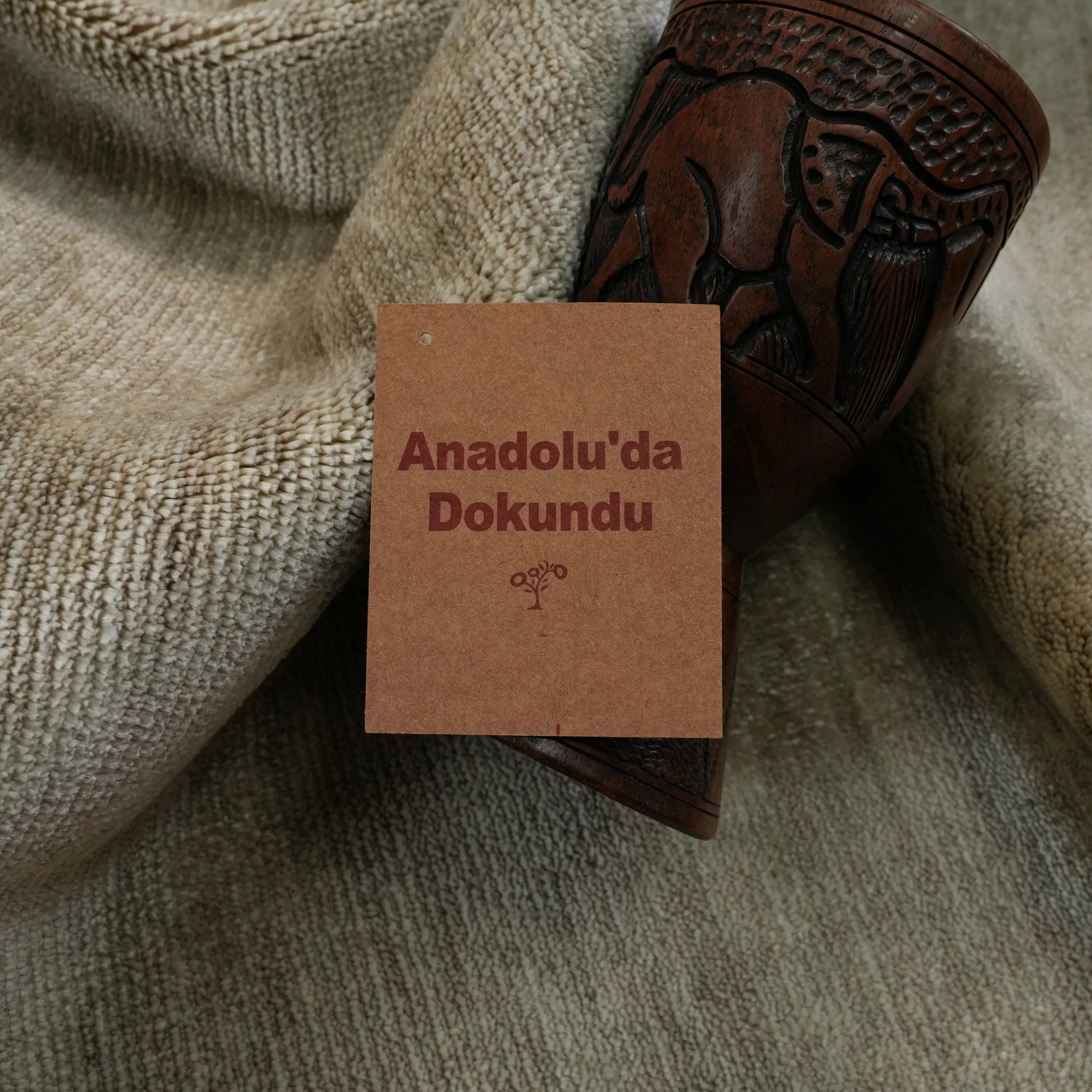 Heritage Serisi Çerçece Desenli Krem Tencel Tezgah Dokuma Halı