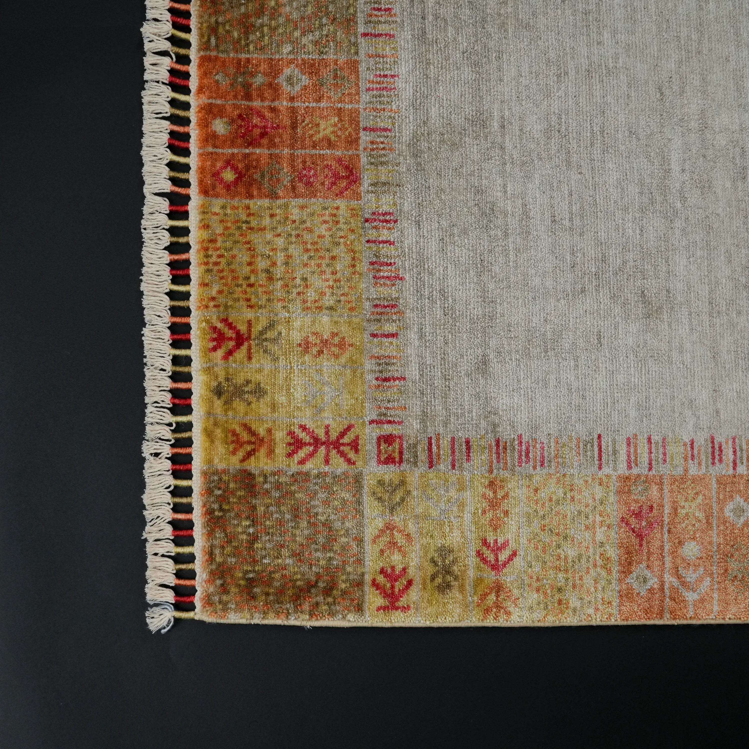 Heritage Serisi Çerçece Desenli Krem Tencel Tezgah Dokuma Halı