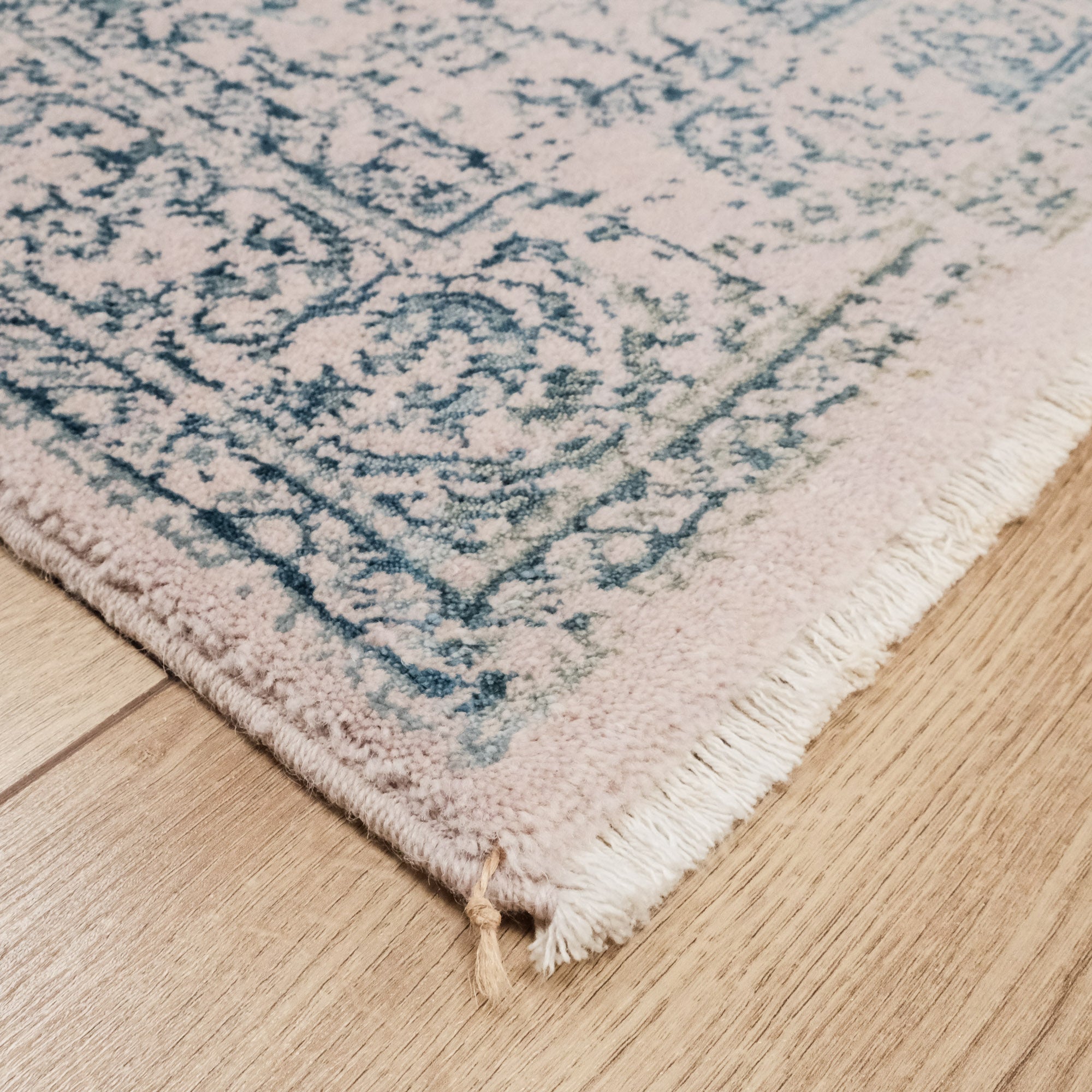 Heritage Series Vintage Design Machine Woven Carpet