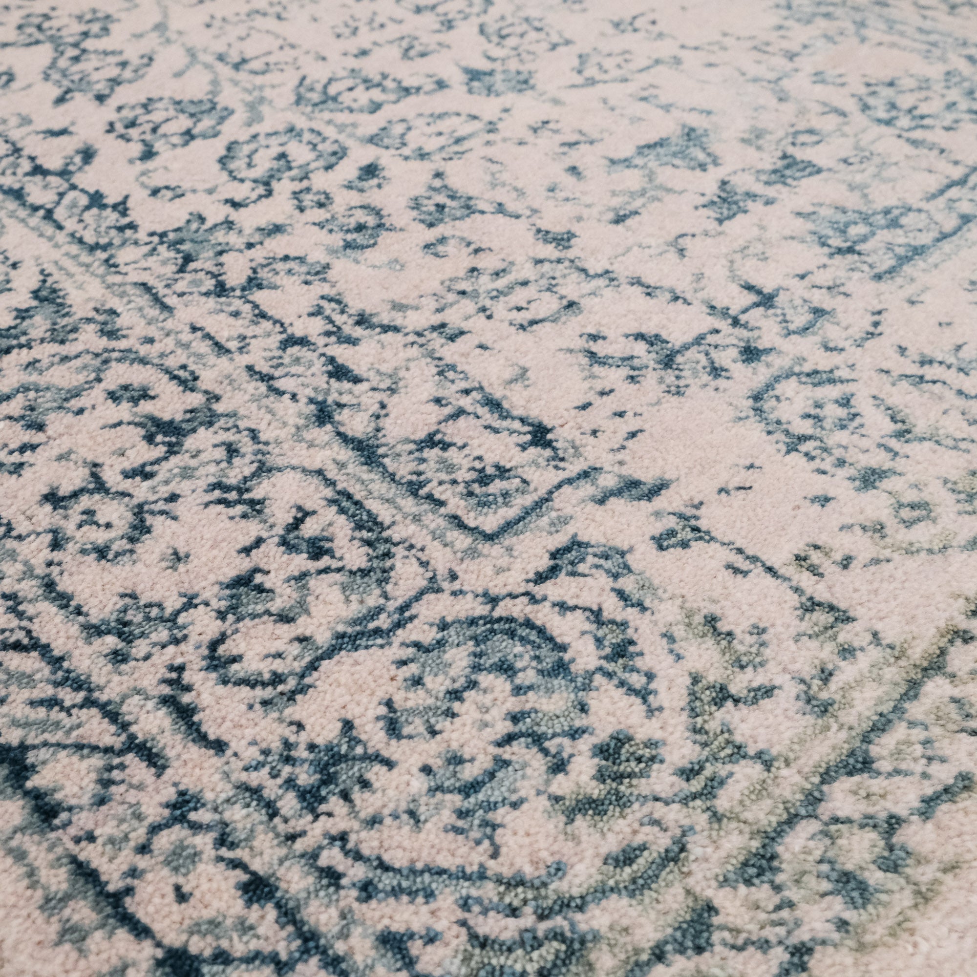 Heritage Series Vintage Design Machine Woven Carpet