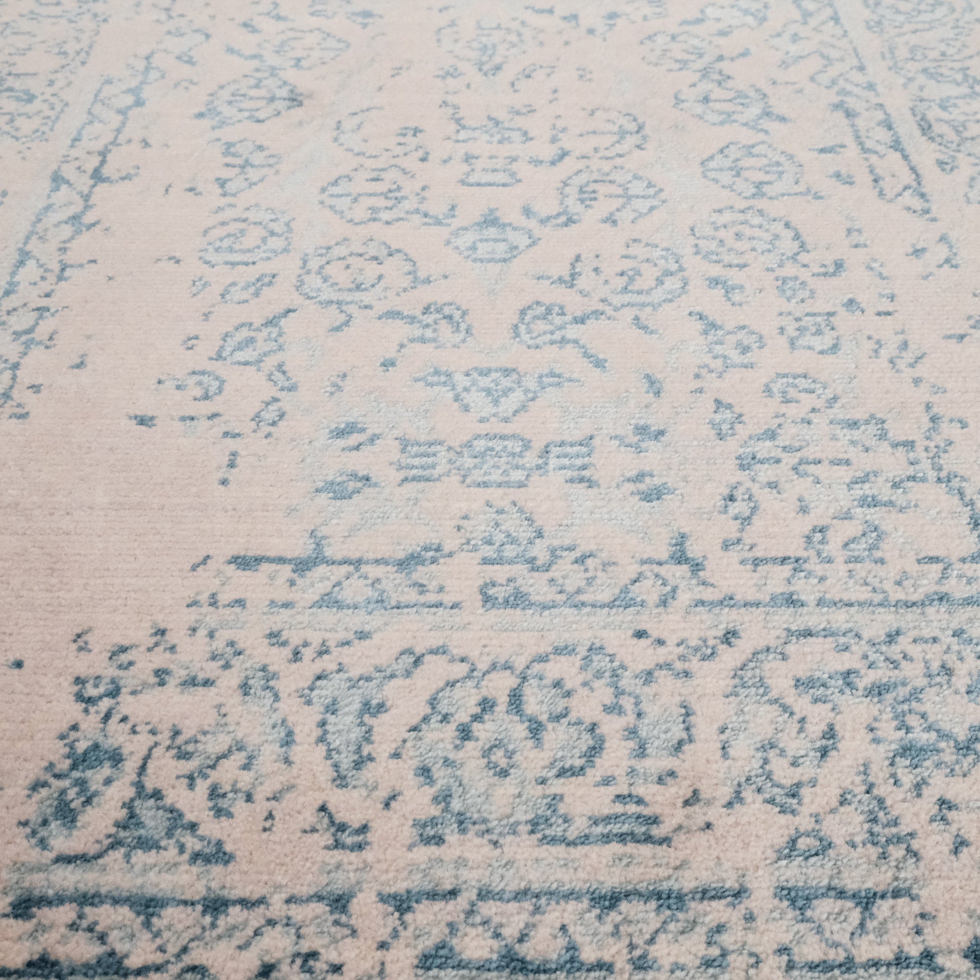 Heritage Series Vintage Design Machine Woven Carpet
