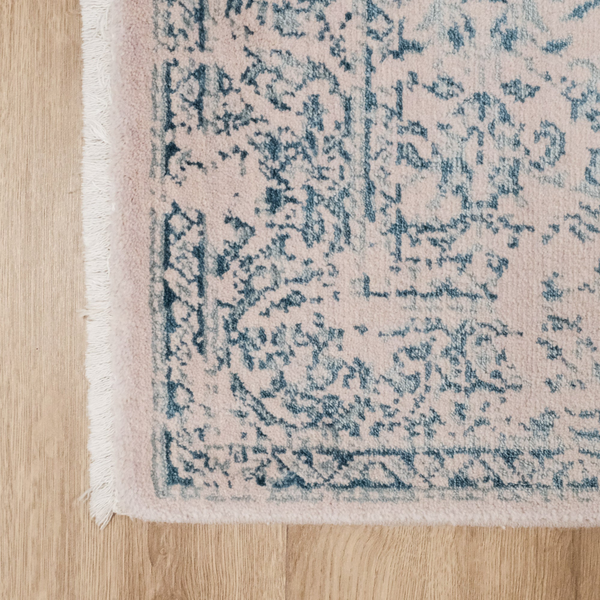 Heritage Series Vintage Design Machine Woven Carpet