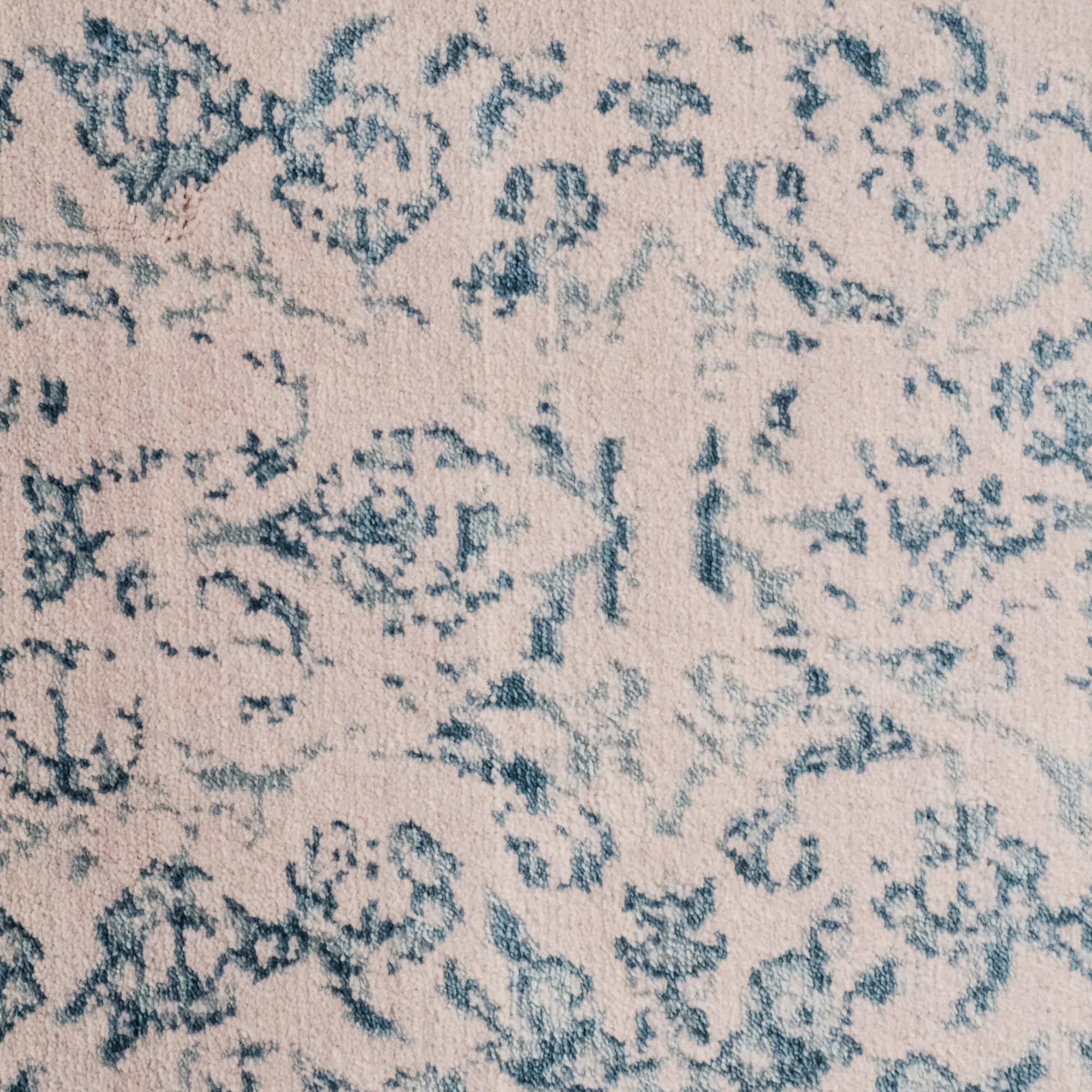 Heritage Series Vintage Design Machine Woven Carpet