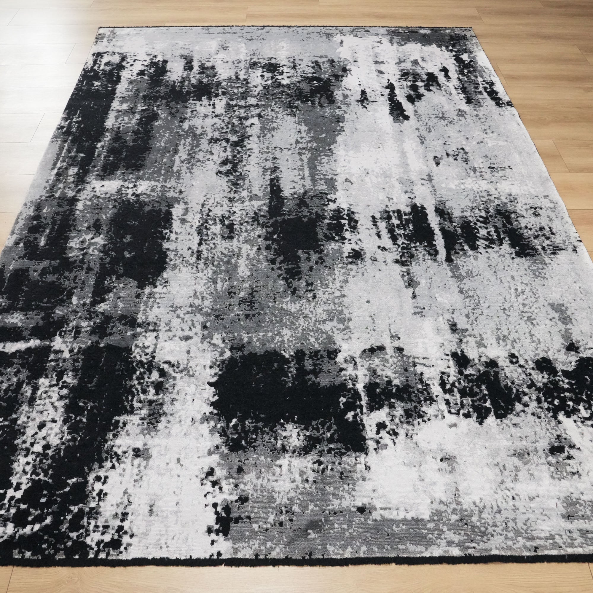 Heritage Serisi Soyut Desenli Siyah Yün Halı