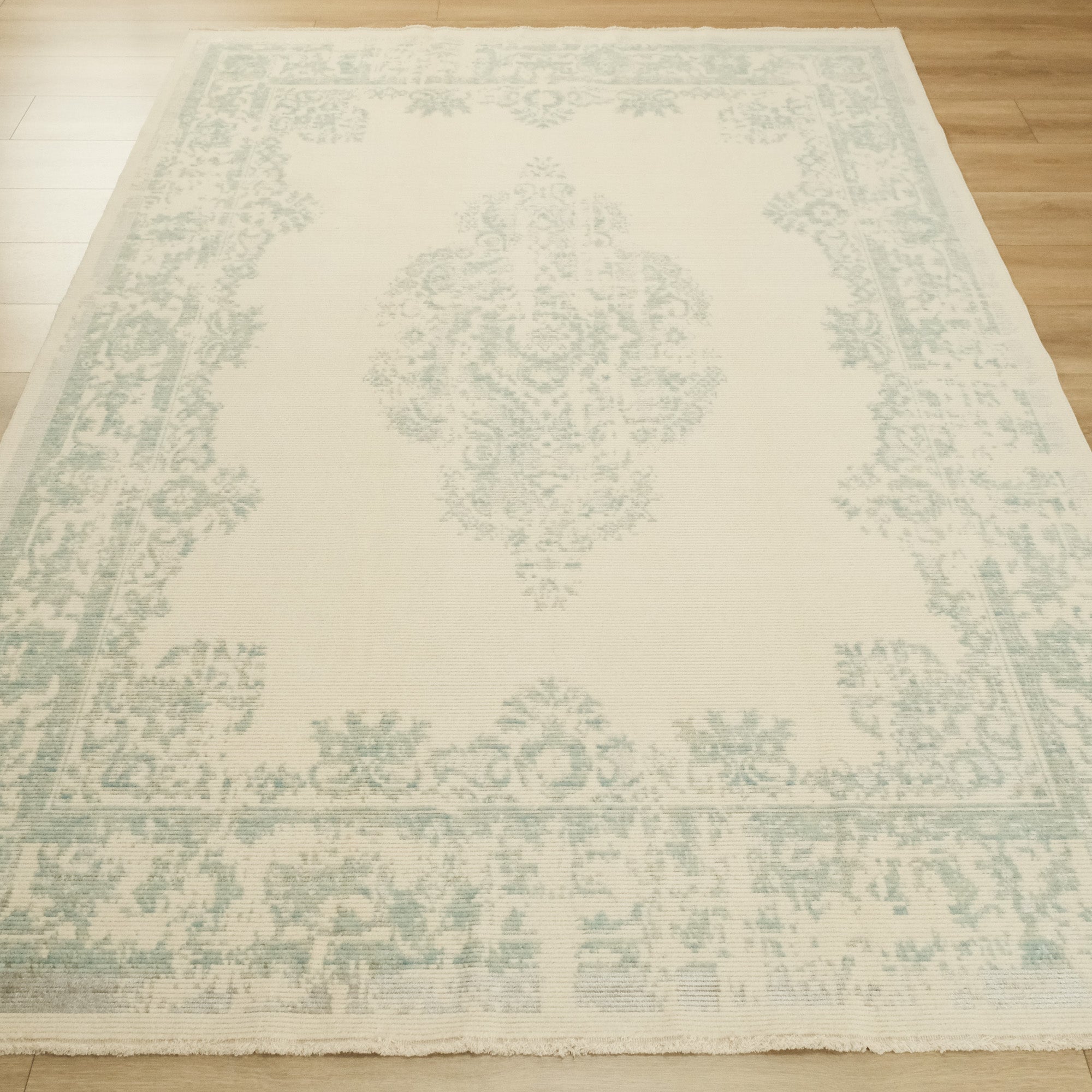 Heritage Series Vintage Design Machine Woven Wool Carpet