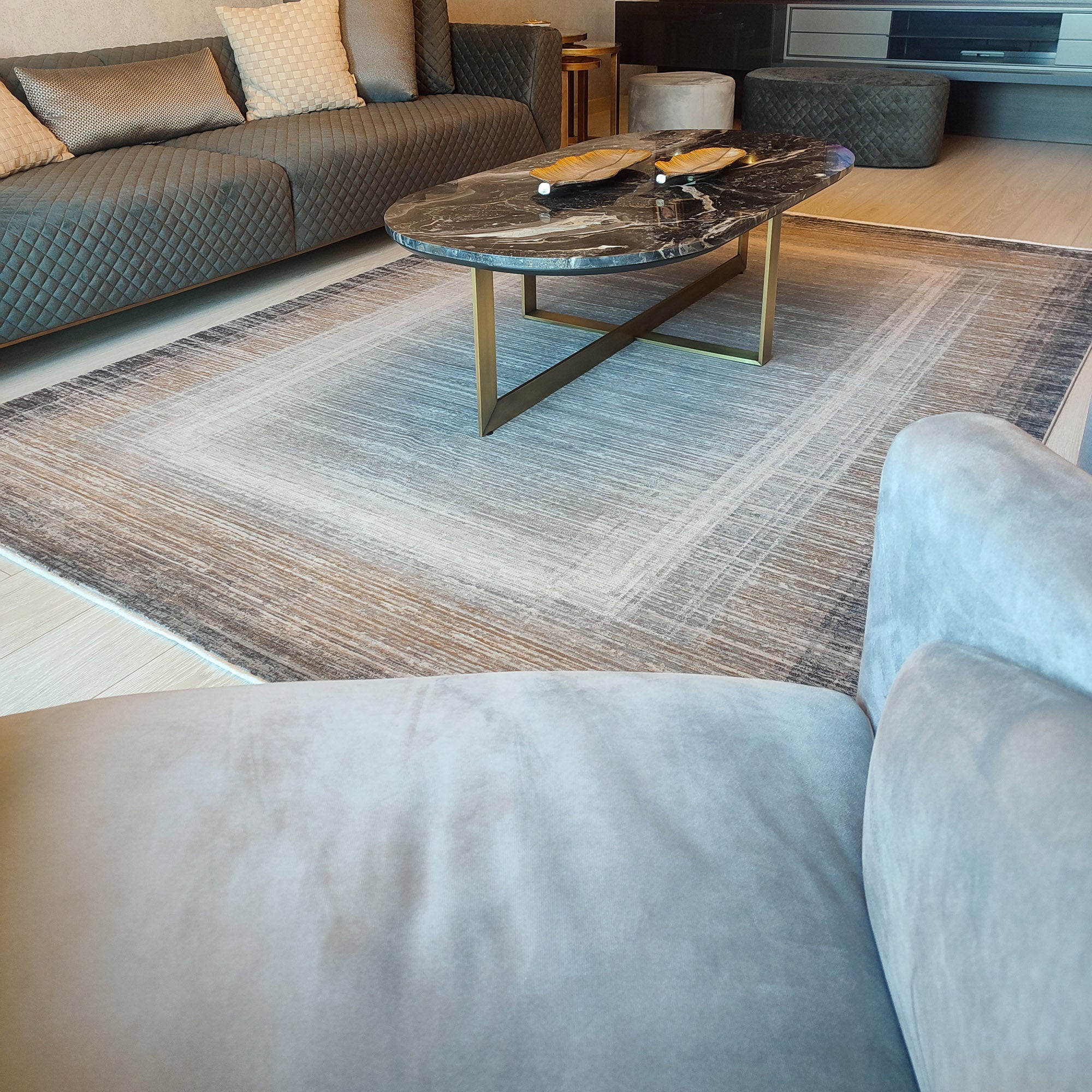 Frame Patterned Machine Woven Carpet