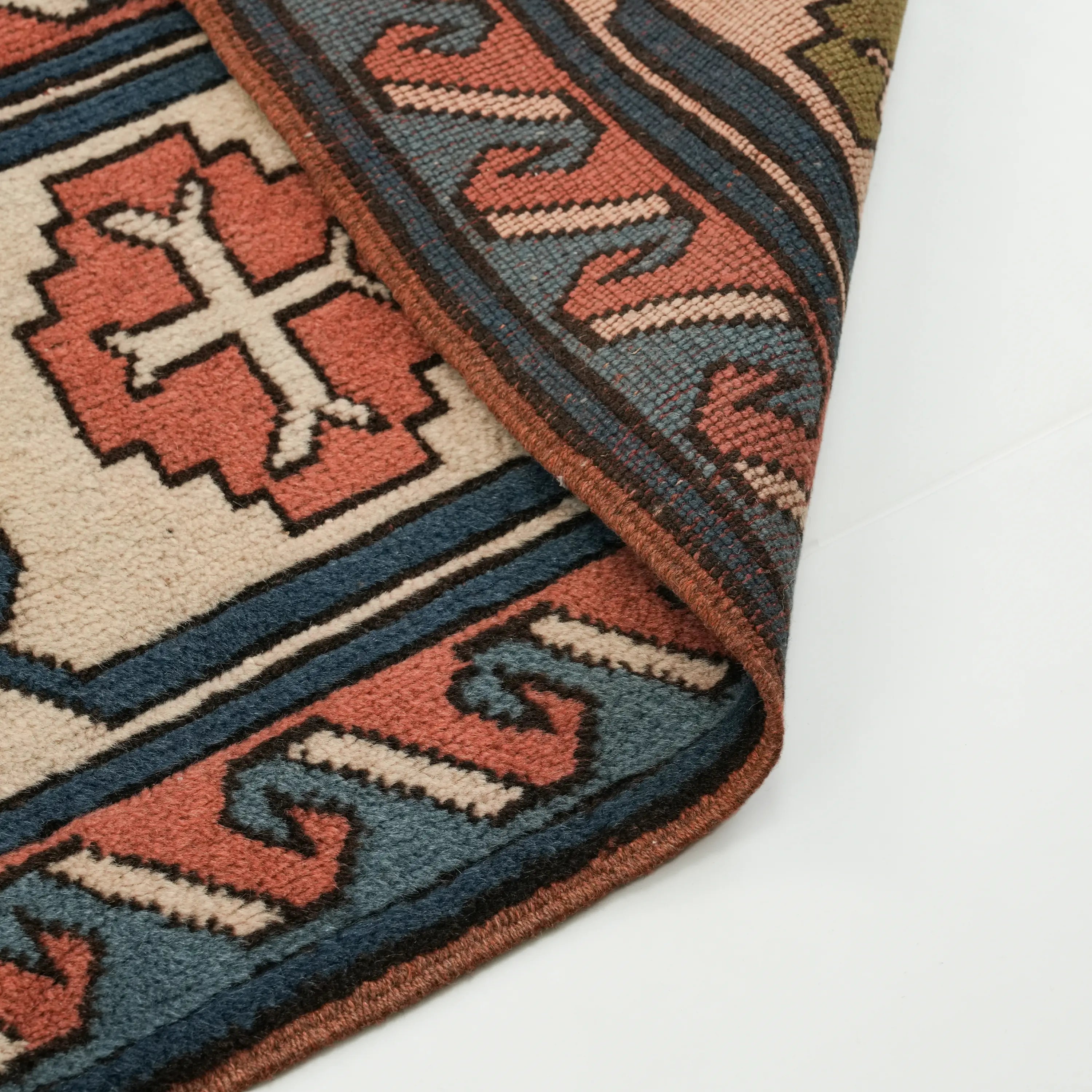 İkinci El Anadolu Desenli El Dokuma Rengarenk Yün Kars Halısı