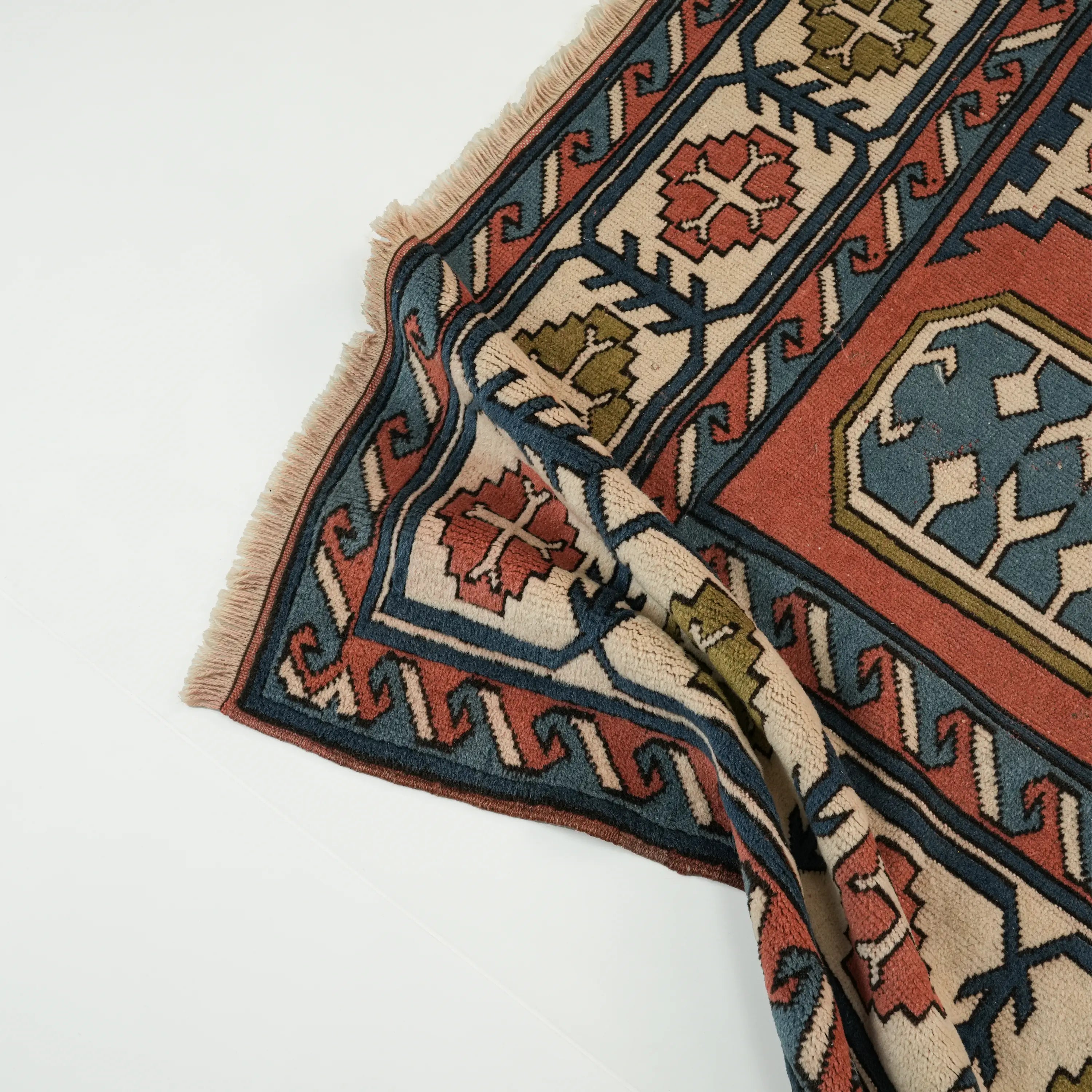 İkinci El Anadolu Desenli El Dokuma Rengarenk Yün Kars Halısı